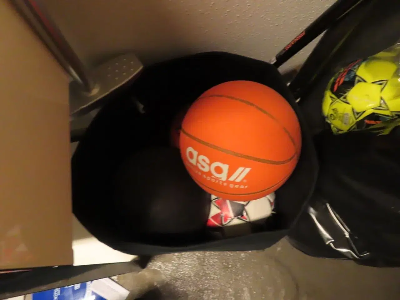 Billede 2 - Parti skateboards, bolde, lønehjul, m.v.