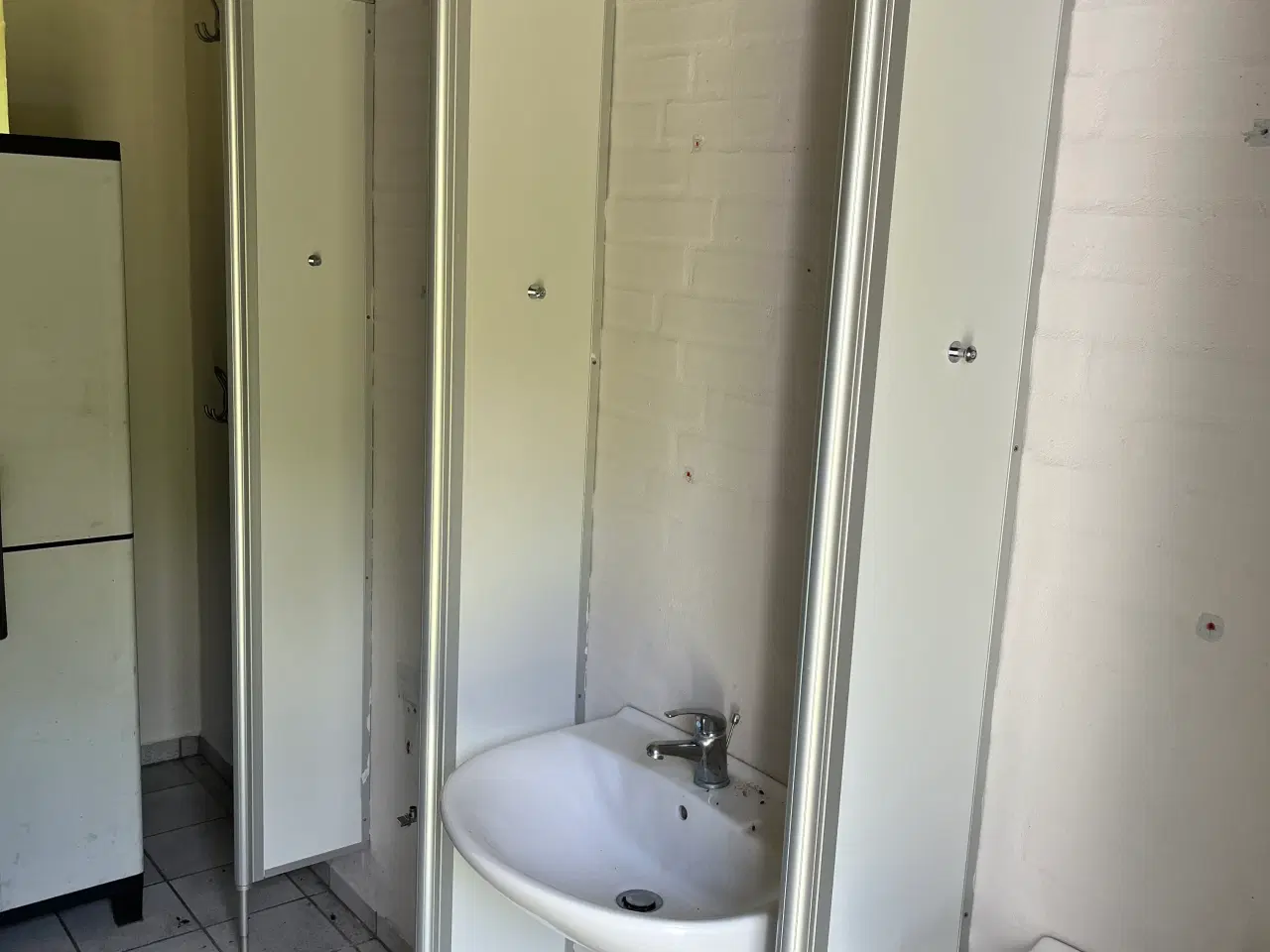Billede 1 - Skillevægge til mellem håndvaske eller pissoir