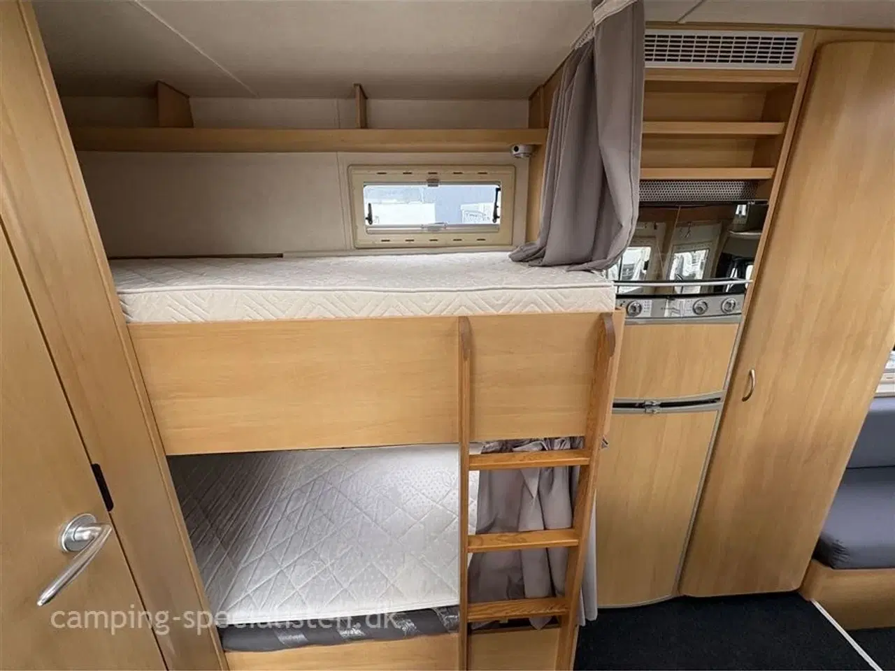 Billede 11 - 2007 - Eura Mobil Profilia   Eura Mobil Profilia Alkove 2007 - Se den nu hos Camping-Specialisten.dk