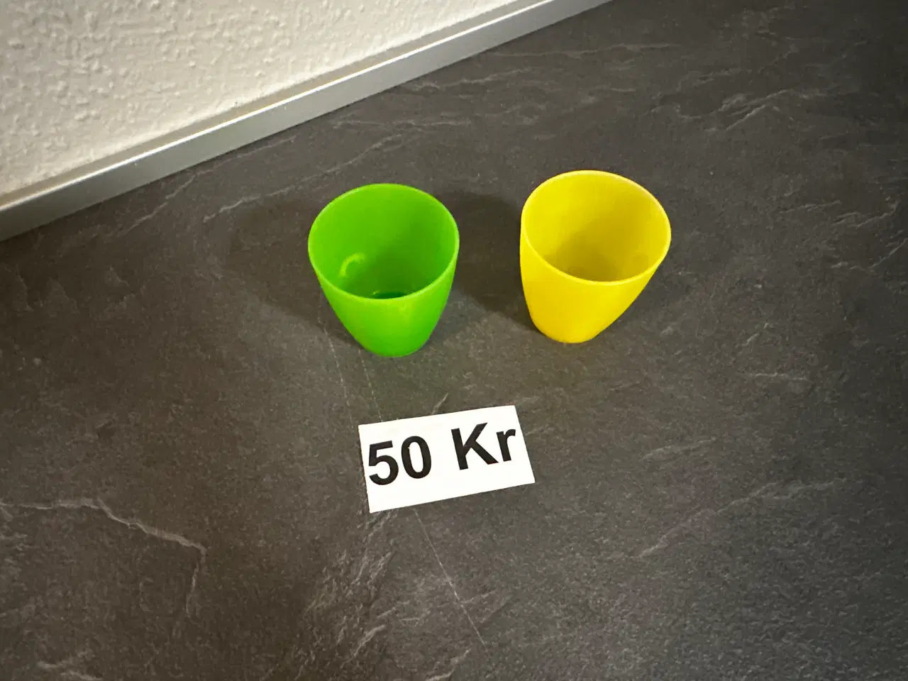Billede 1 - Søde små drikkekopper i gul og grøn