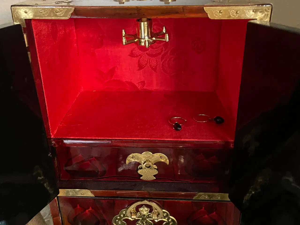 Billede 2 - Kinesisk smykkeskrin smykkeskab