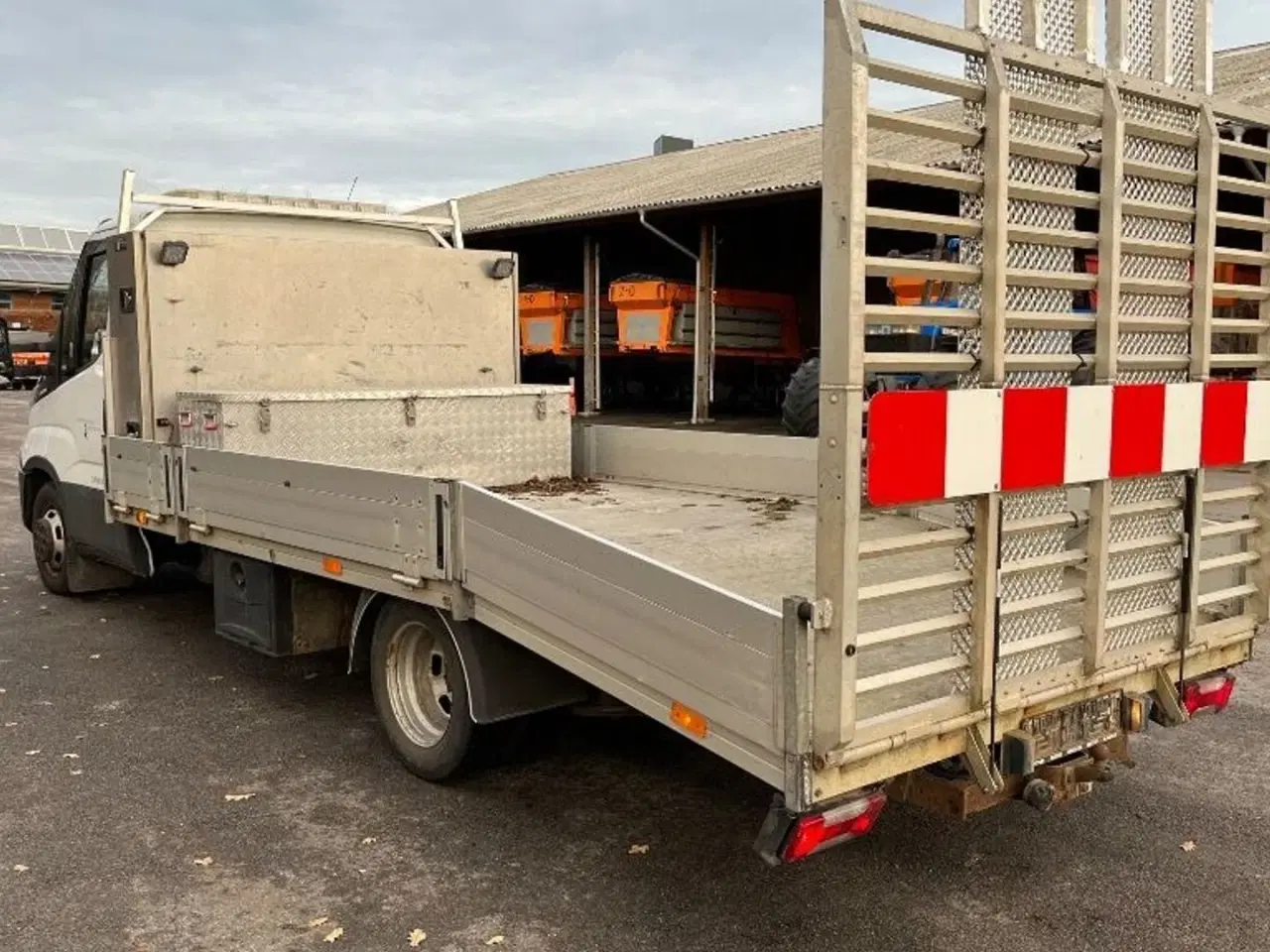 Billede 4 - Iveco 35C18 3,0D med Alu-knæklad og læsserampe.