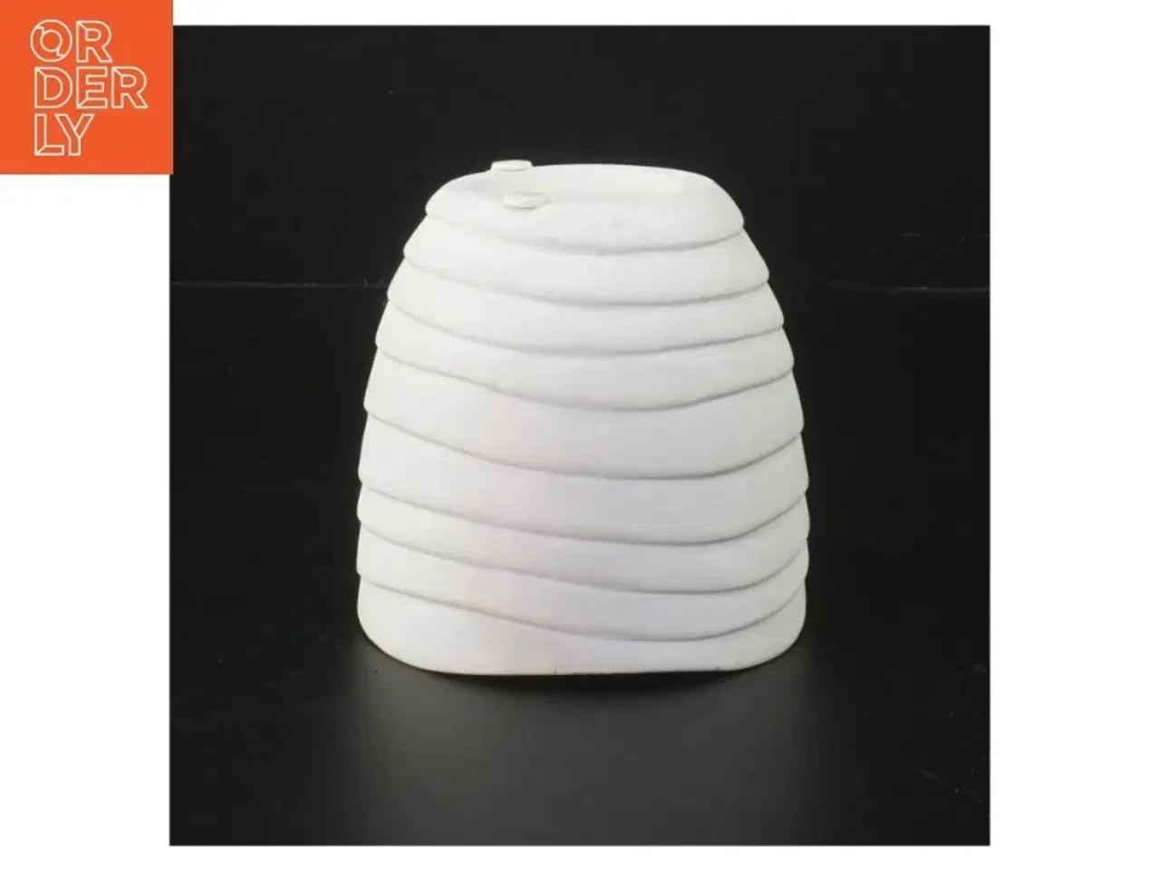 Billede 2 - Hvid keramik potteskjuler (str. 10 cm ø. 10,5 cm)