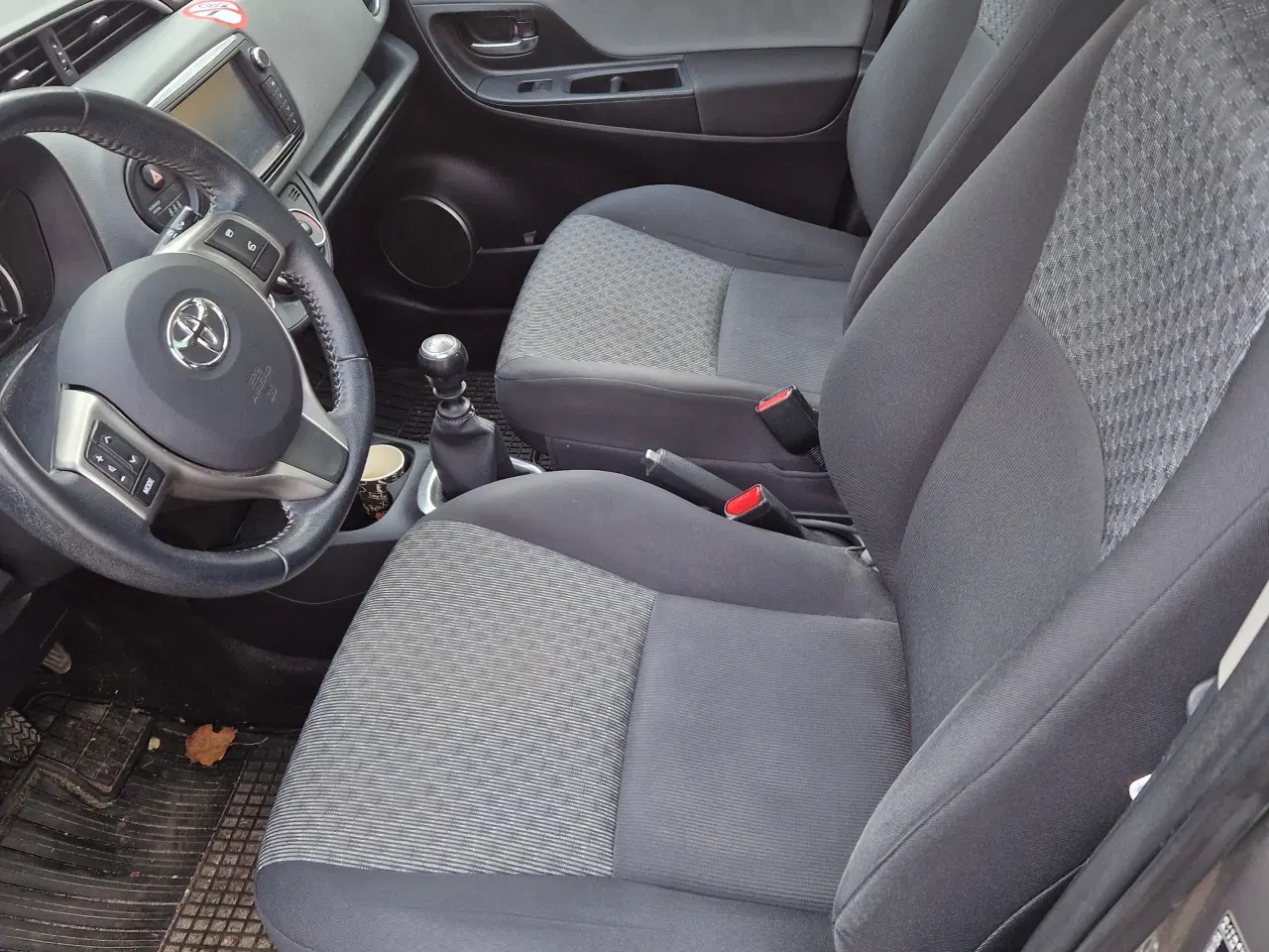 Billede 6 - Toyota yaris 1.3 vvti benzin,årg 2015,