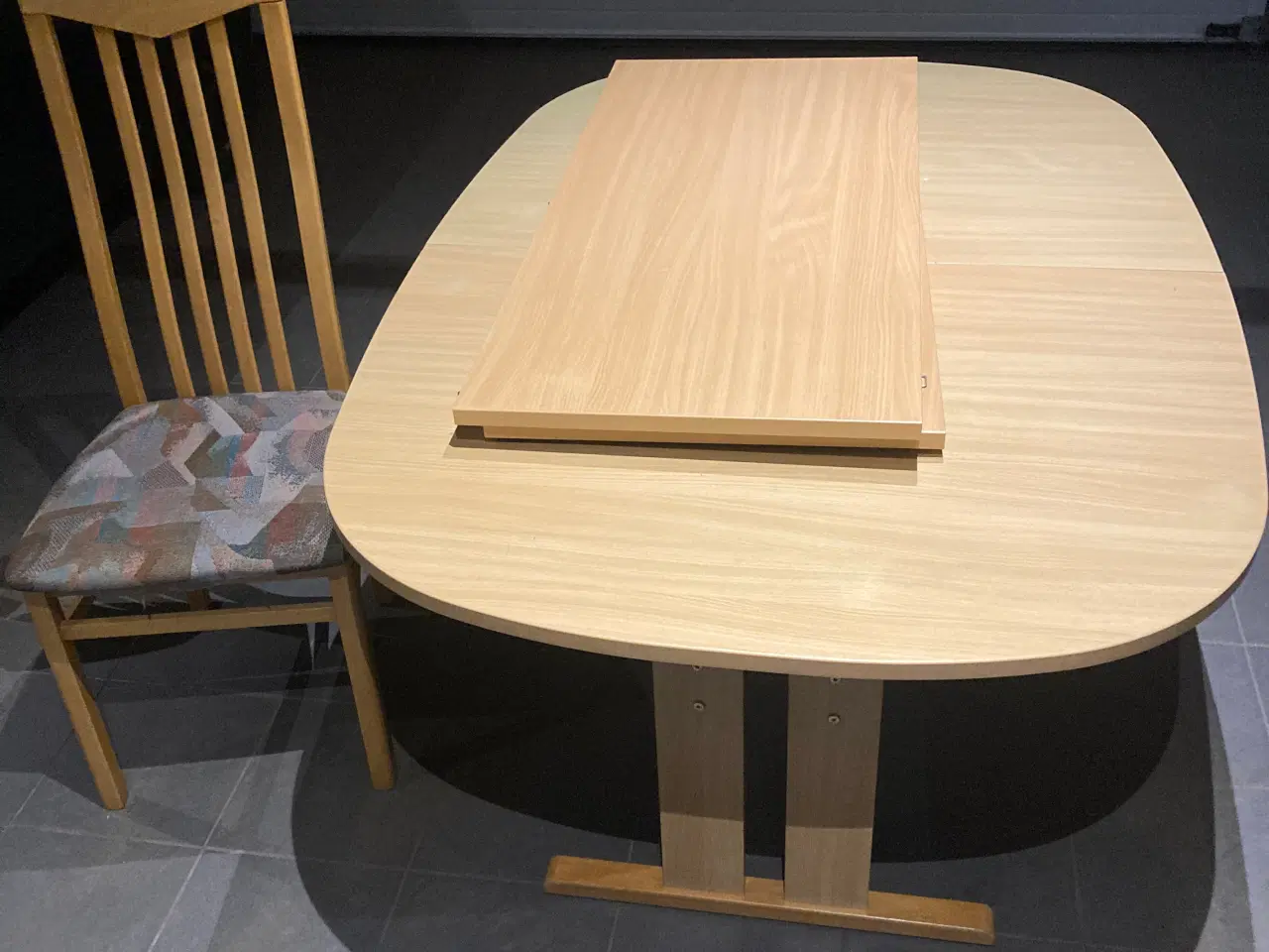 Billede 1 - Spisebord med stole og sofabord