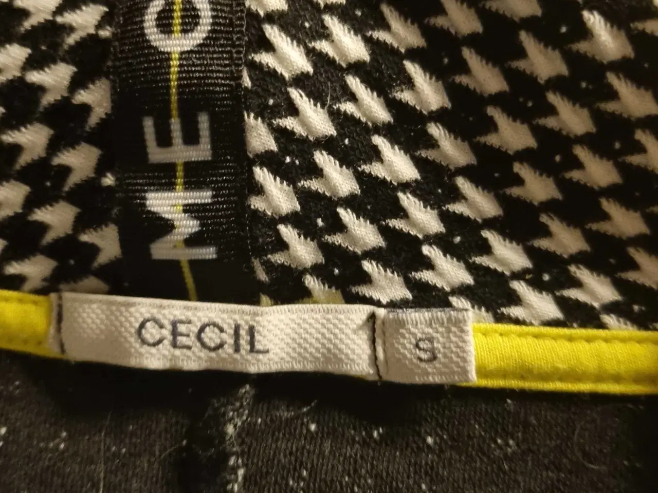 Billede 3 - Cecil super lækker kjole