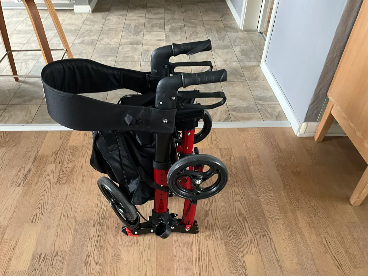 Billede 3 - Sammenklappelig Rollator købt 06022026