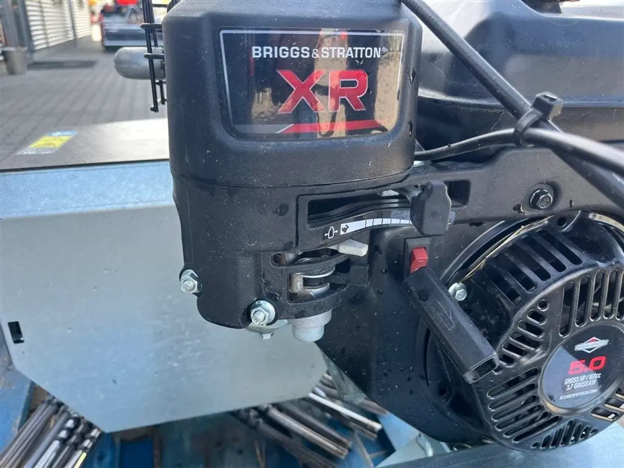 Billede 6 - - - - Kwern Ukrudts børste med benzin motor.