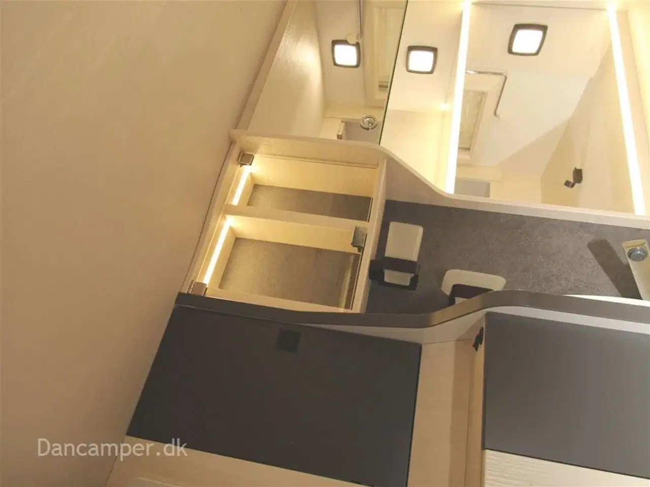 Billede 19 - 2024 - Chausson Titanium 777GA ULTIMATE   KOMISSIONSBIL! Enkeltsenge, lounge, siddegruppe, opredning i siddegruppen. 170HK Aut, markise, solceller mmm