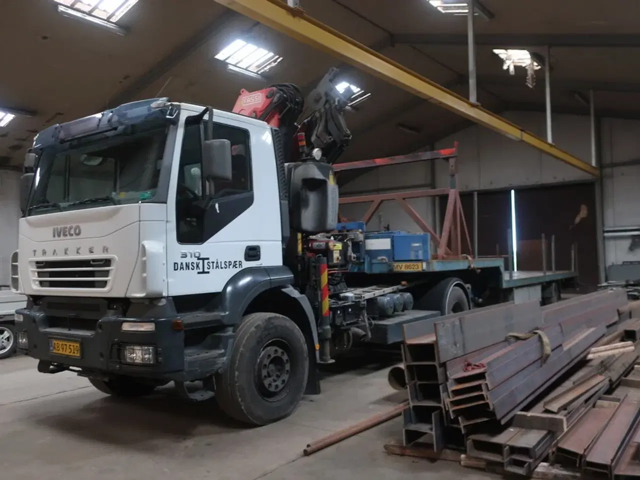 Billede 2 - Lastbil IVECO Trakker Ad190t31 med anhænger, kran FASSI F235AXP26