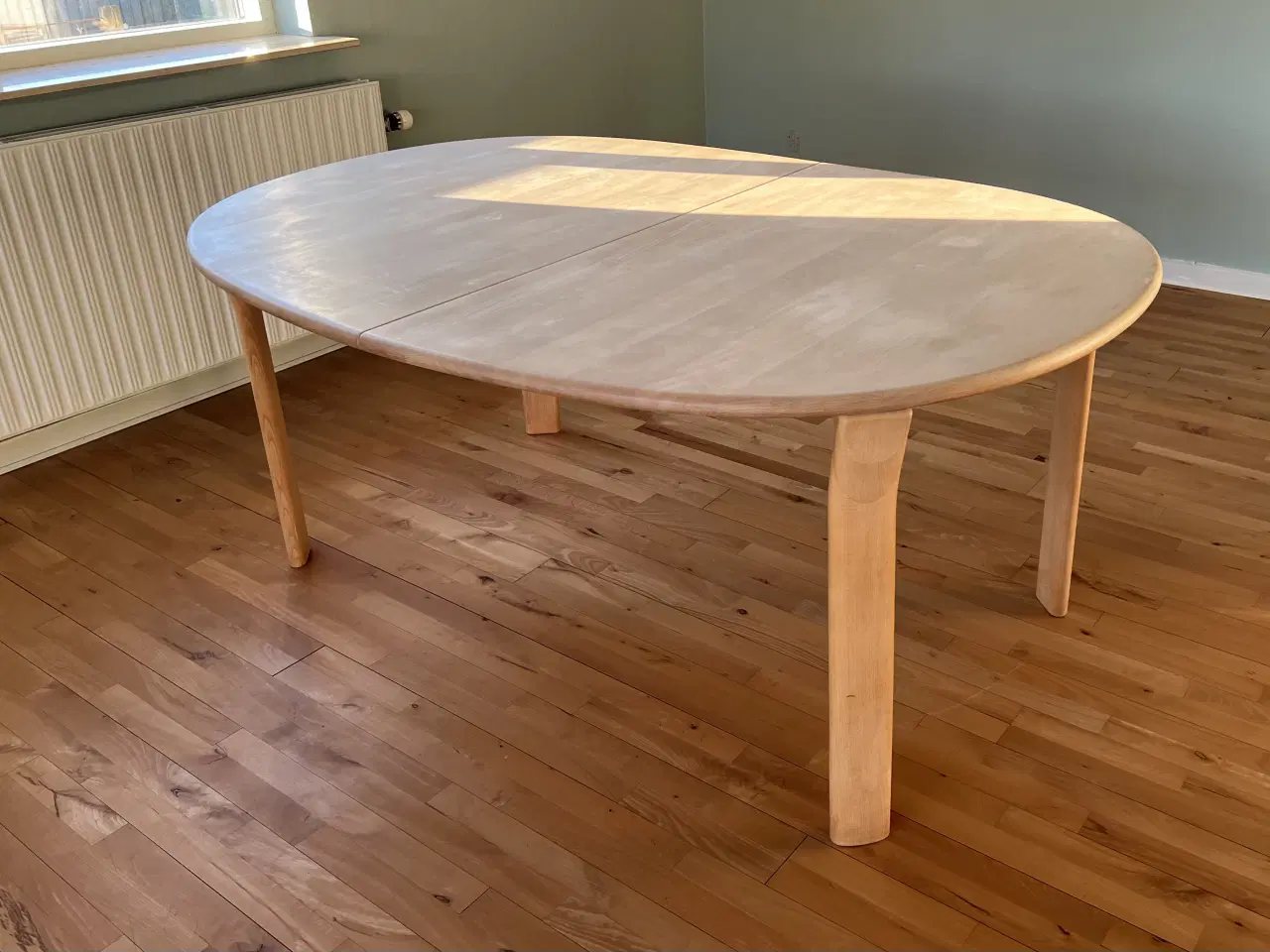 Billede 1 - Spisebord i bøg 