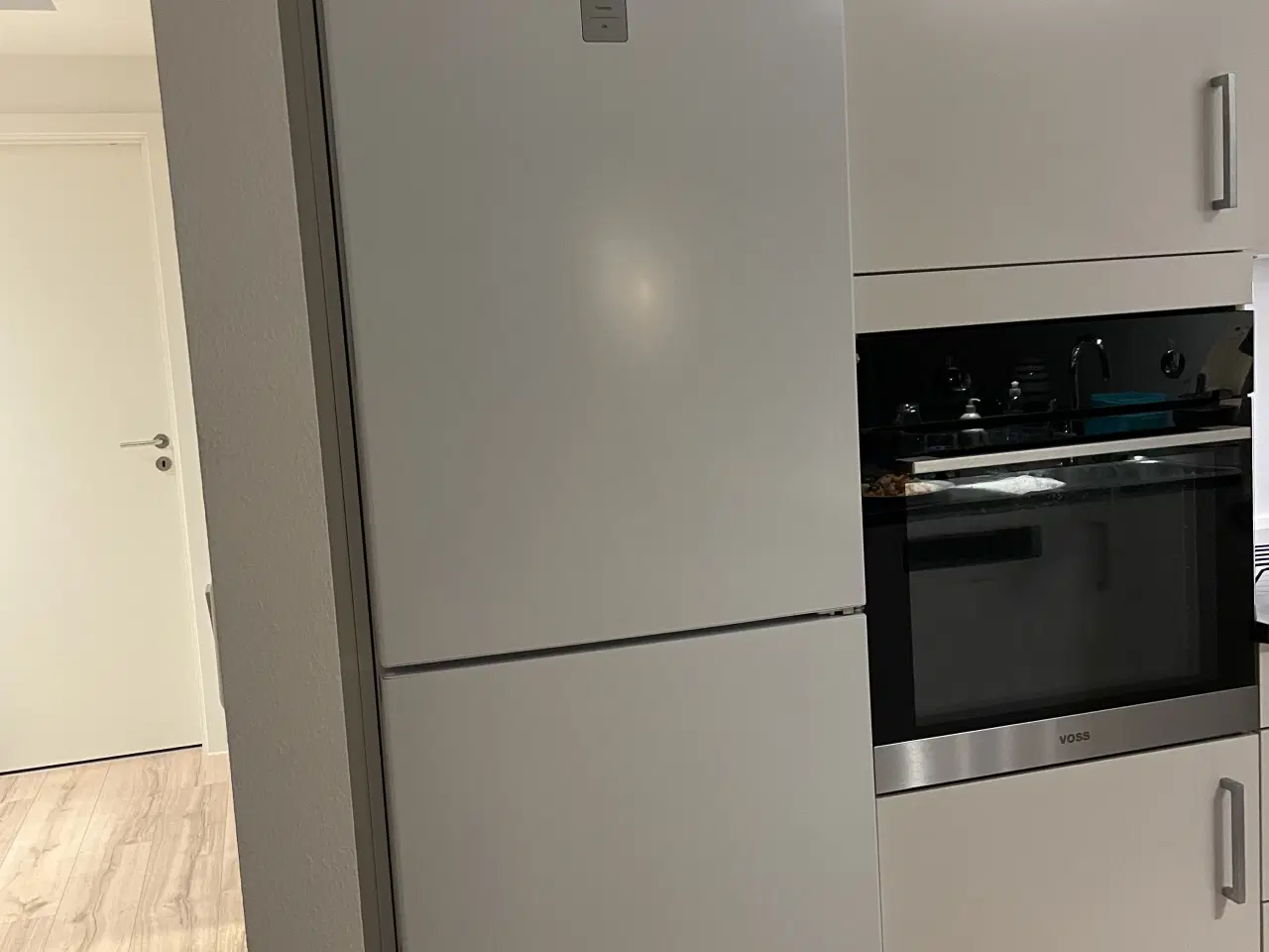 Billede 1 - Køle-fryse skab fra point sælges