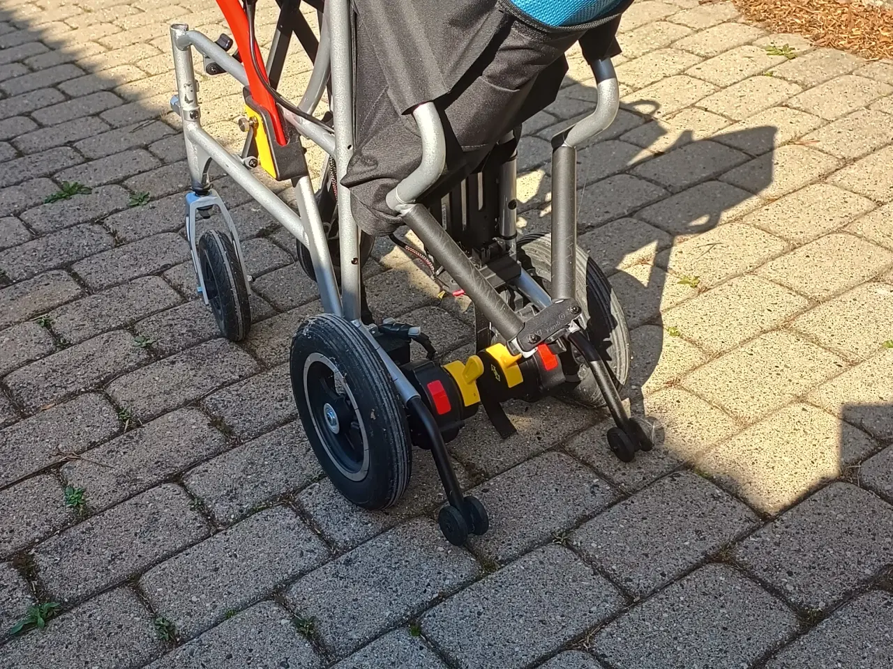 Billede 7 - Sammenklappelig El kørestol