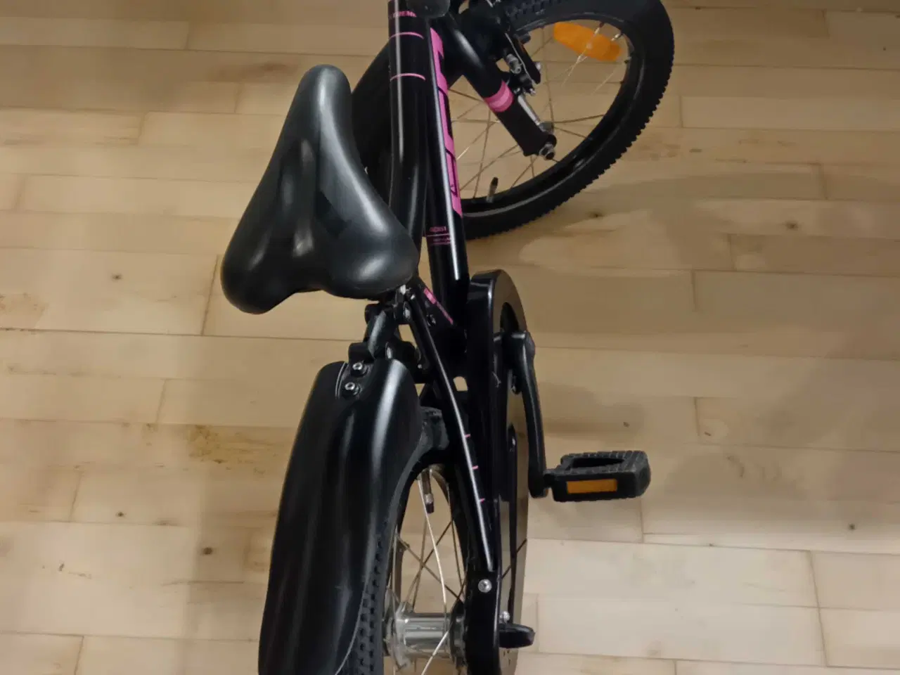 Billede 3 - Pige cykel 16 tommer.  Passer 4 til 6 år.