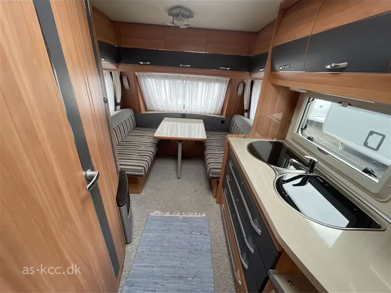 Billede 5 - 2011 - Hobby De Luxe 420 KB   Hobby De Luxe 420 KB årg. 2011 Lufttelt, Mover, Næsten Nye dæk.. 4 siddepladser, 4 sovepladser.