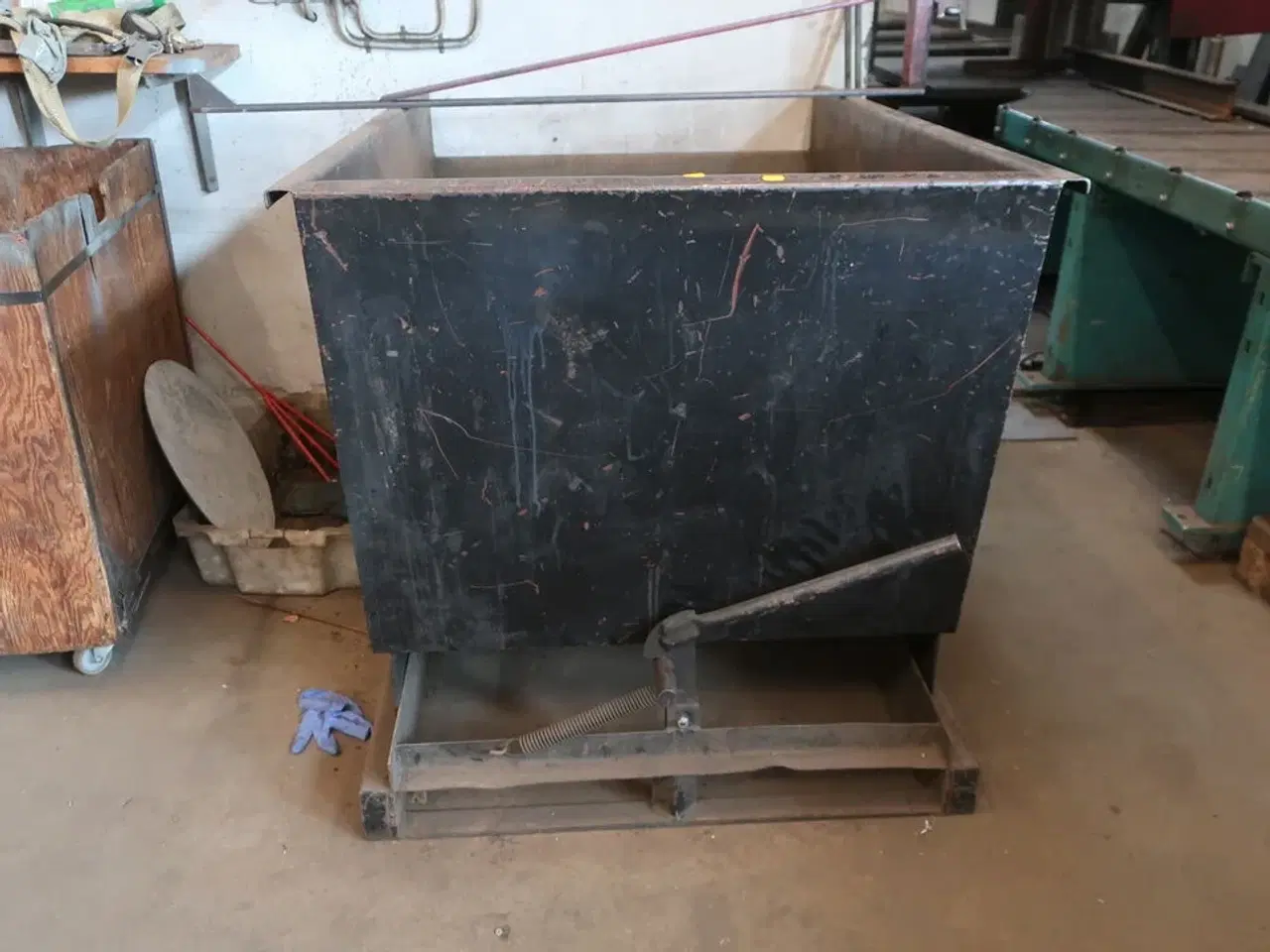 Billede 1 - Vippecontainer med indhold