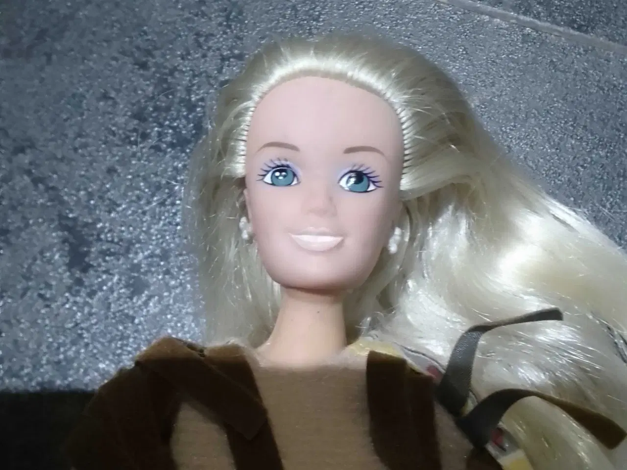 Billede 3 - Dukke med indianer tøj, ala barbie