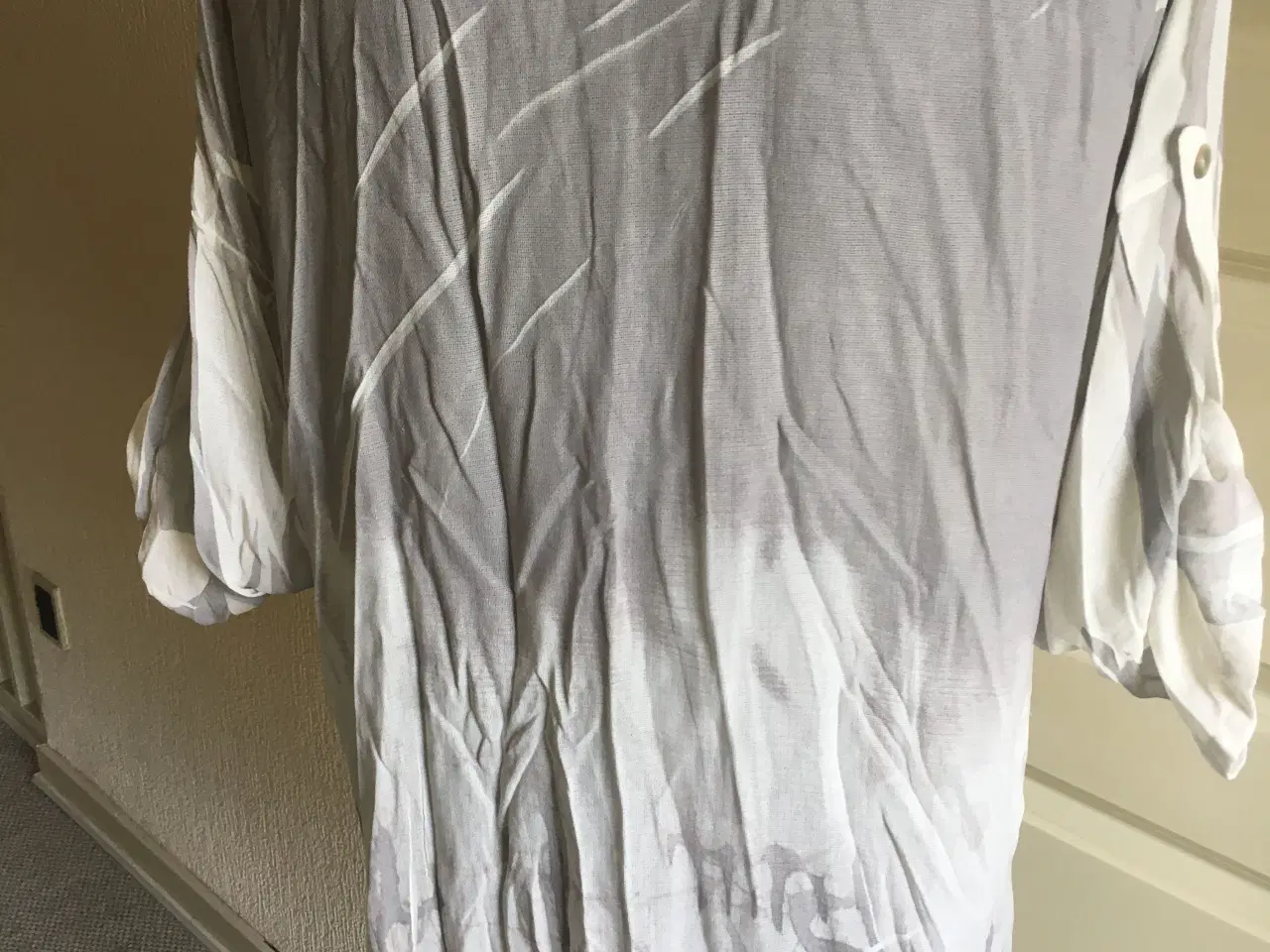Billede 4 - Helt ny Made in Italy lang bluse str. 38