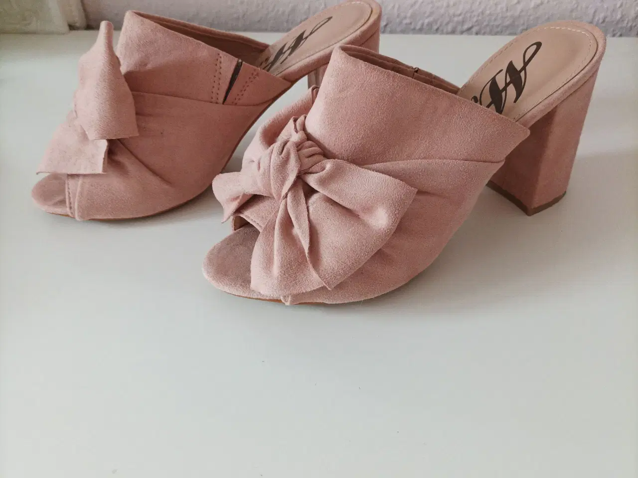 Billede 1 - Ny rosa sko