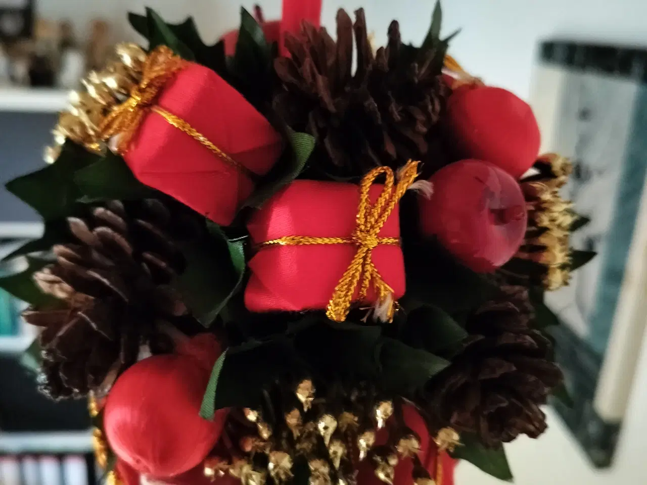 Billede 4 - julepynt gammelt Gamle julekugle lavet af grankogl