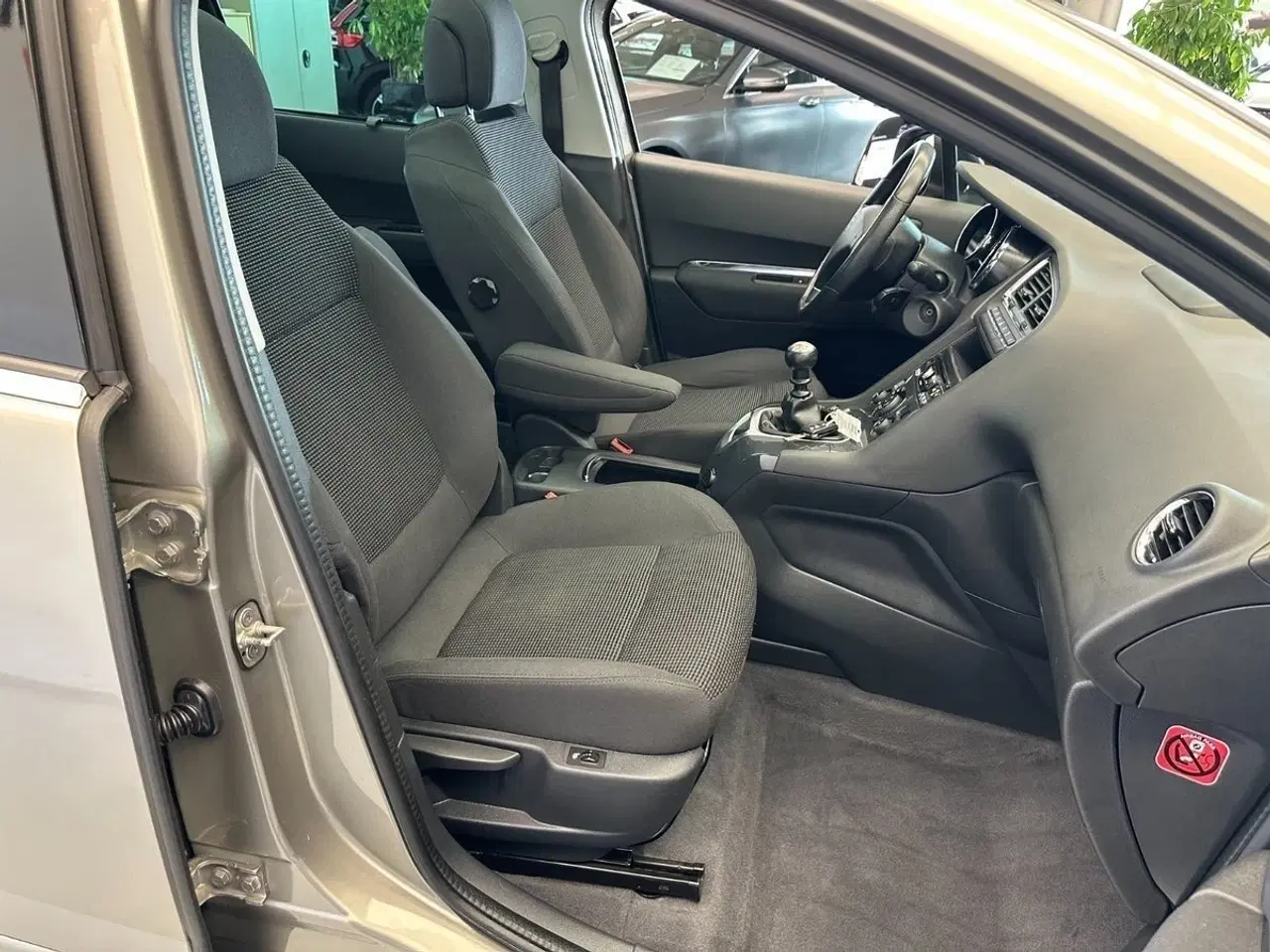 Billede 18 - Peugeot 5008 1,6 BlueHDi 120 Allure 7prs