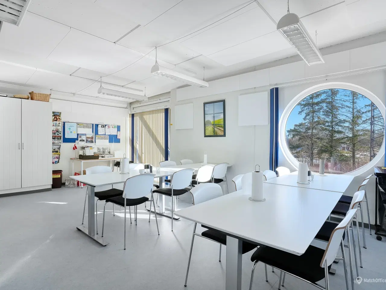 Billede 5 - Højloftet lager med 2 store porte samt administration i 2 etager tæt på E20/E47 og Ring 4