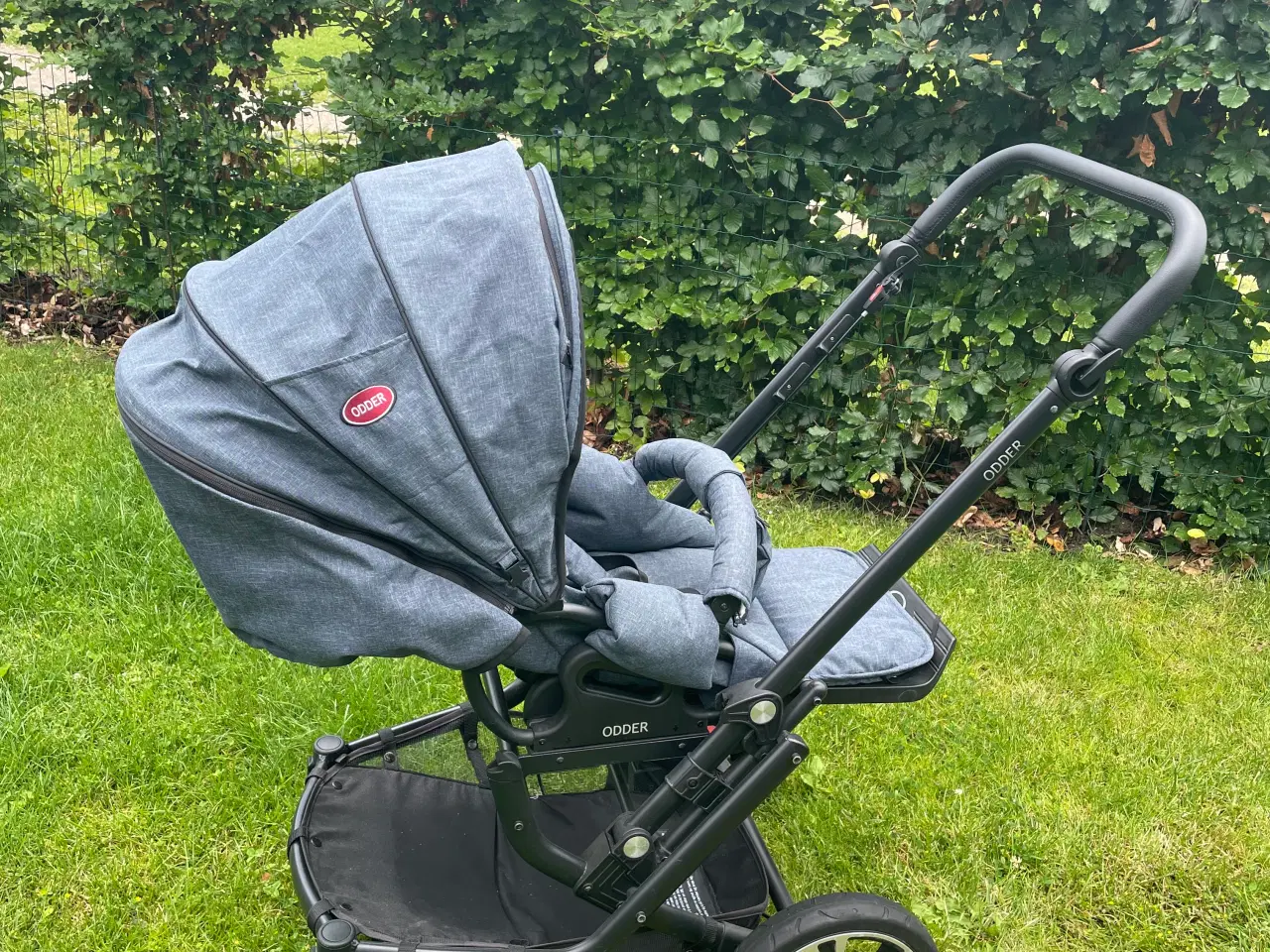 Billede 4 - Flot Odder klapvogn med sele og regnslag