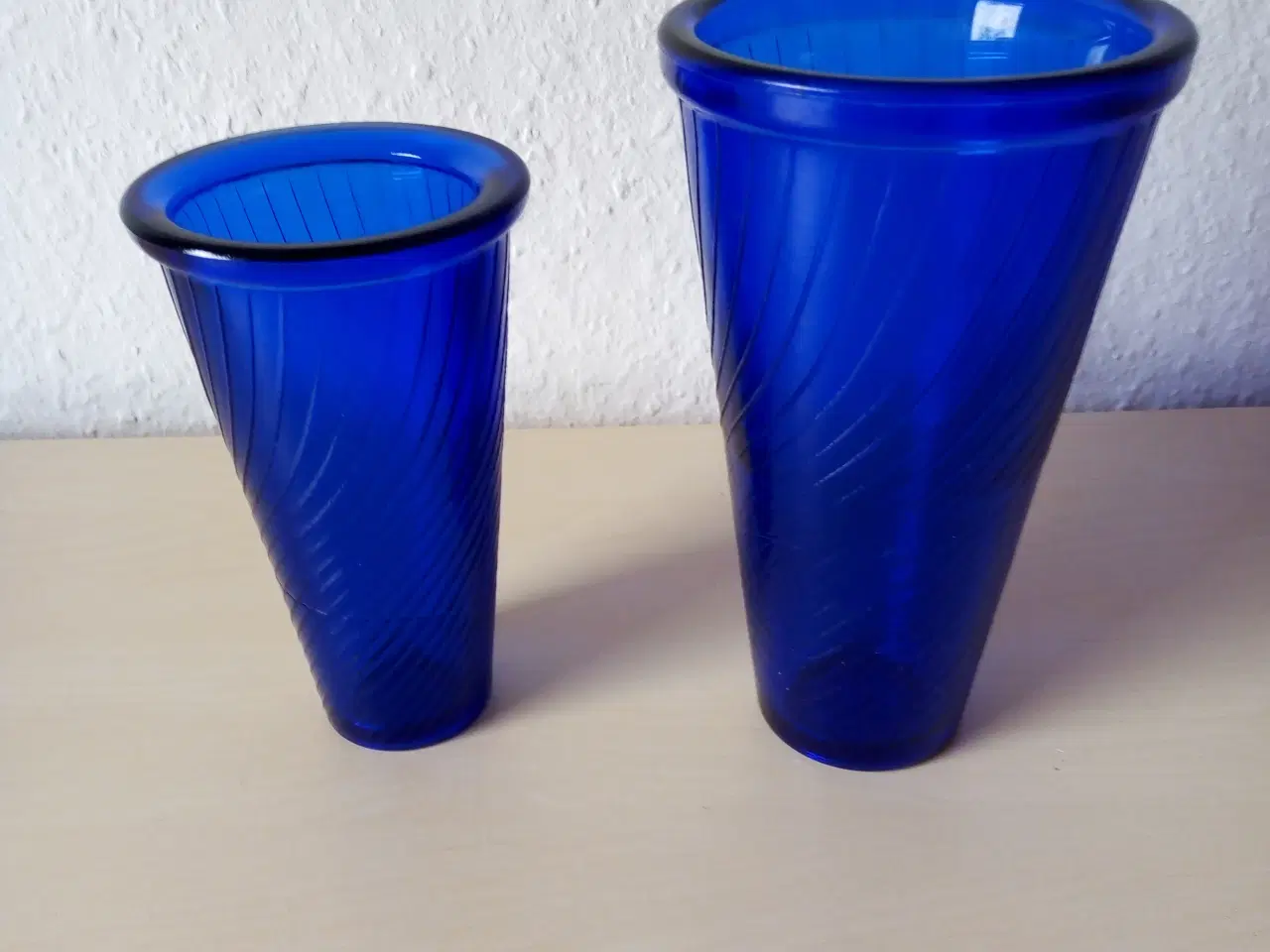 Billede 1 - vaser/kande/skål/lysestage i blå glas