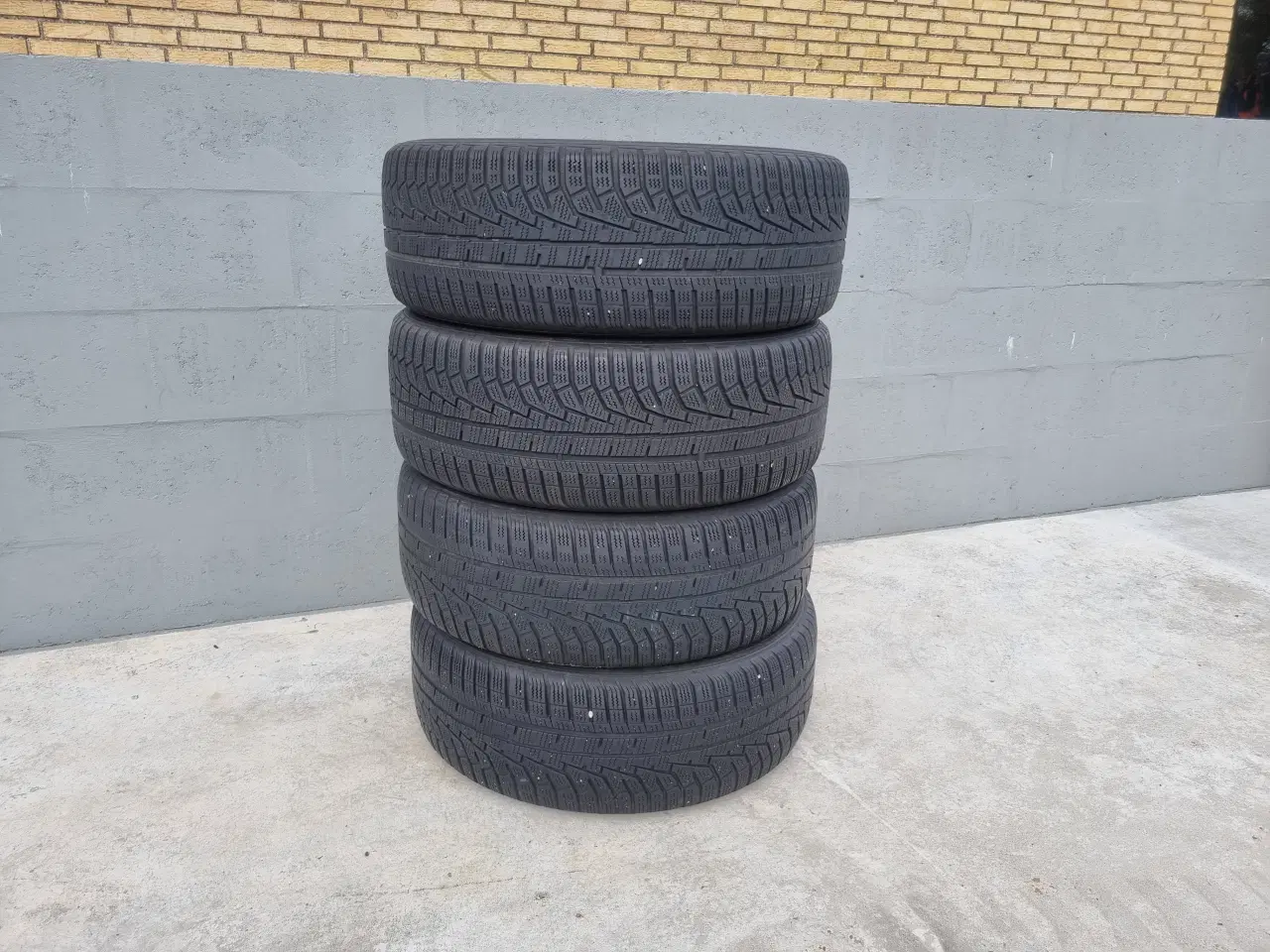 Billede 1 - Hankook Vinterdæk 215/55-17