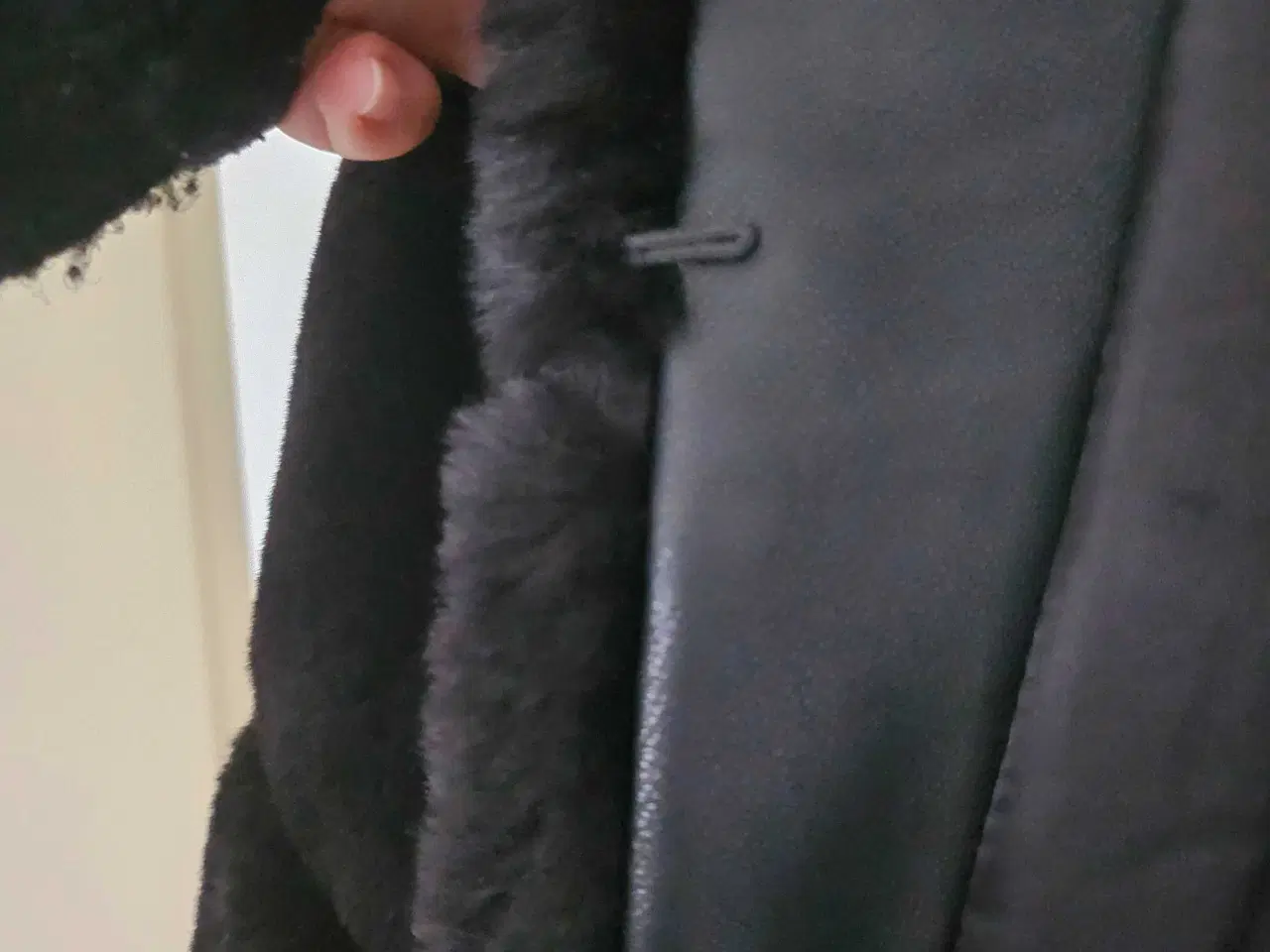 Billede 3 - 🖤 Eksklusiv faux fur frakke fra Esther.H Paris