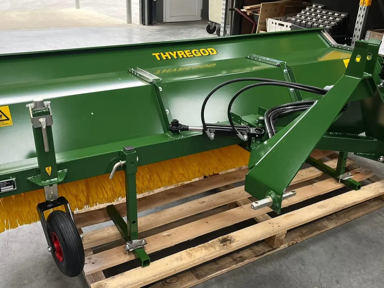 Billede 15 - Thyregod TK 2800 med nylon børster og hydraulisk sving. brede 2800 og feje brede 2500