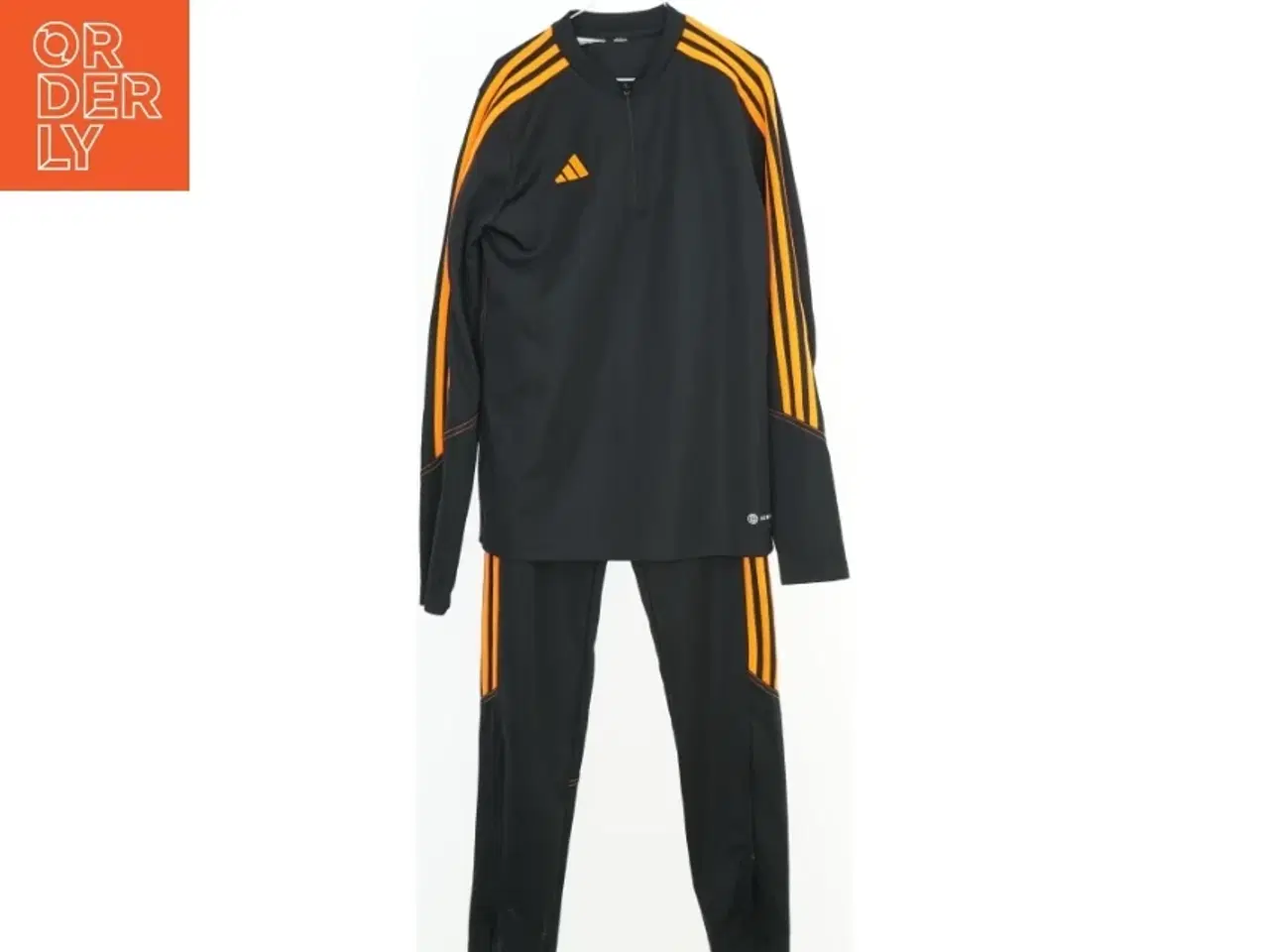 Billede 1 - Træningsdragt med orange striber fra Nike (str. L)