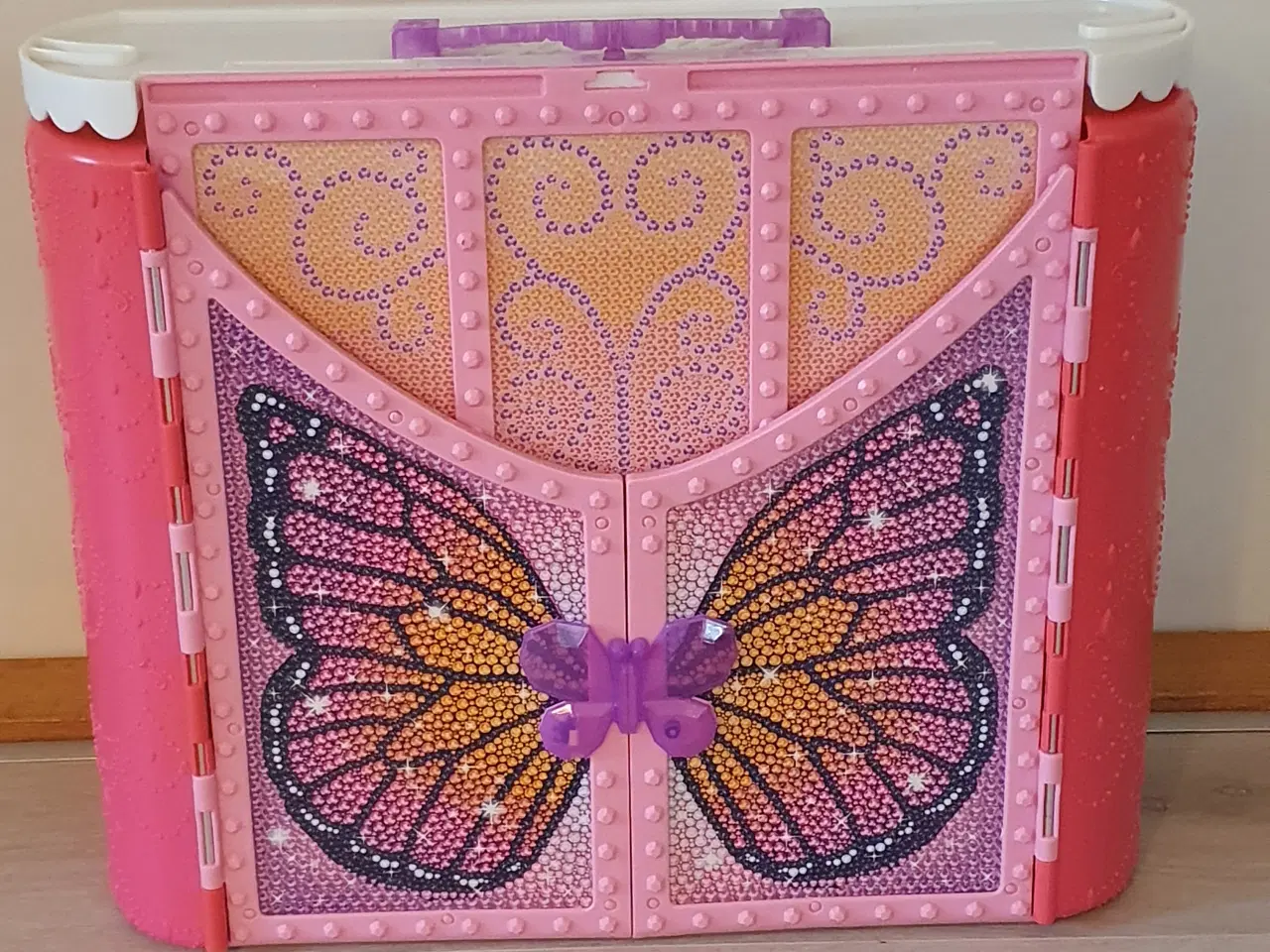 Billede 3 - Barbie sommerfugle slot.