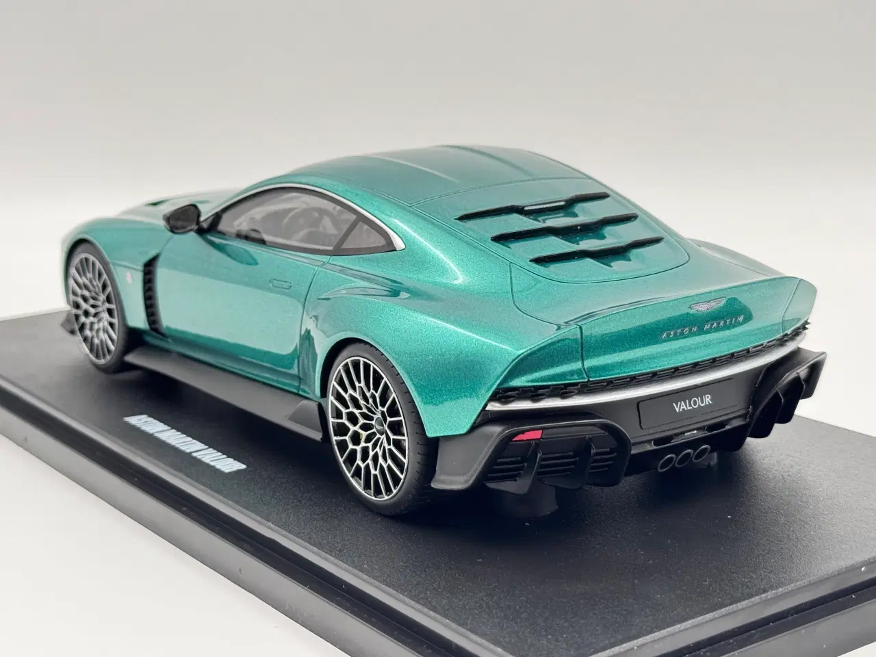 Billede 3 - 2023 Aston Martin Valour Limited Edition - 1:18