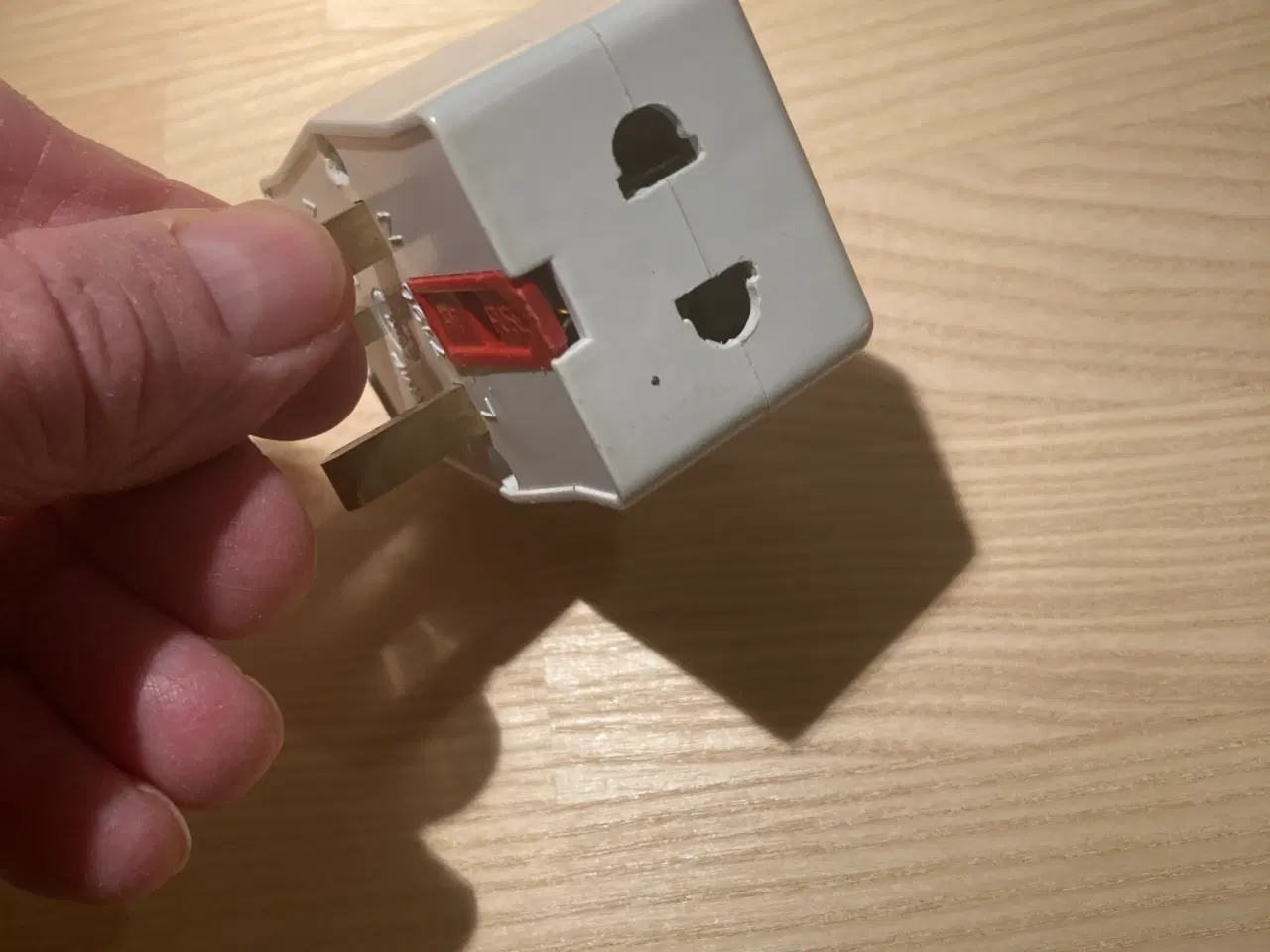 Billede 4 - 13 Amp / 250 Volt EU/DK til UK netstik adapter