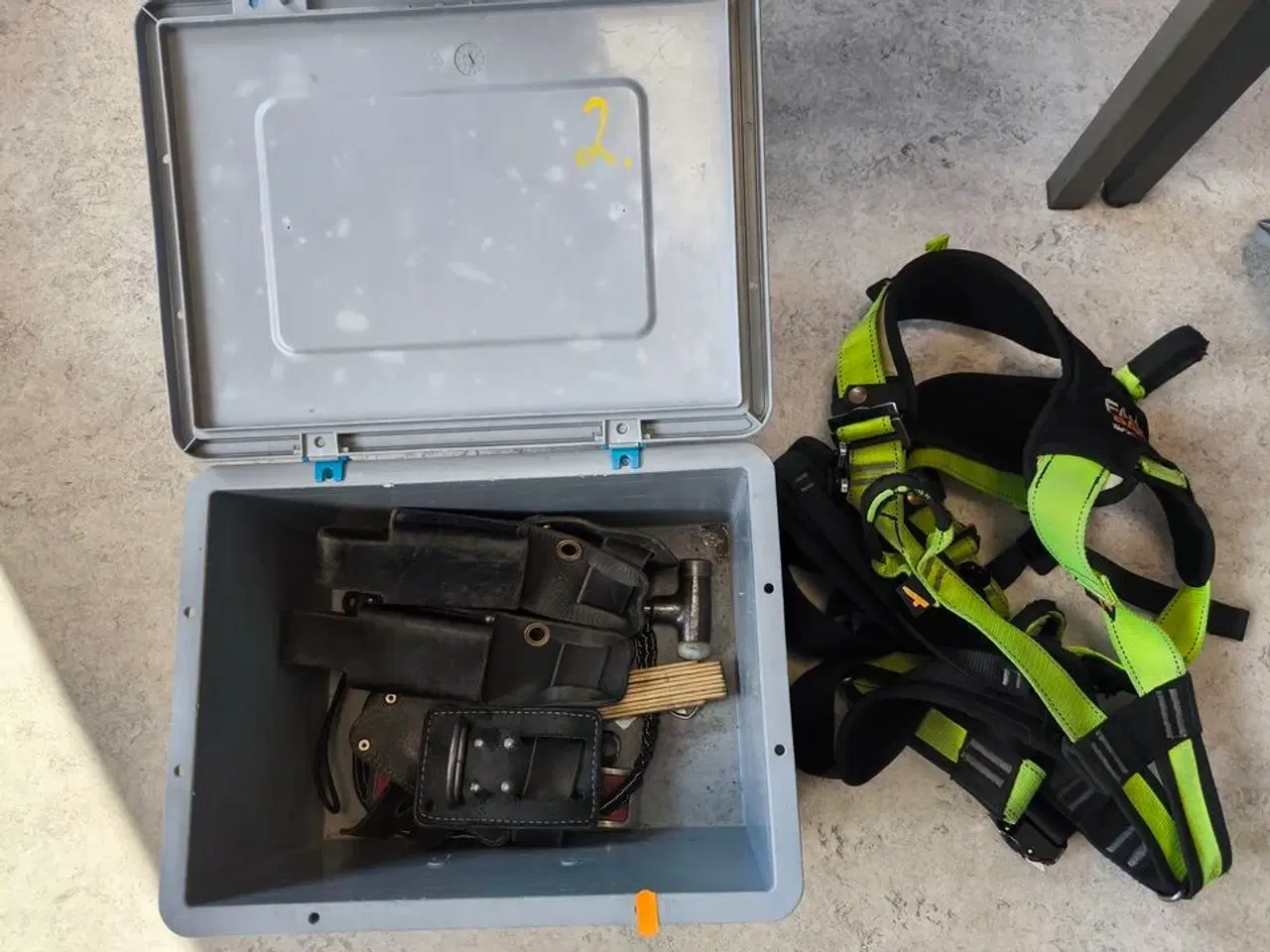 Billede 1 - Kasse m. sikringsgrej samt div.