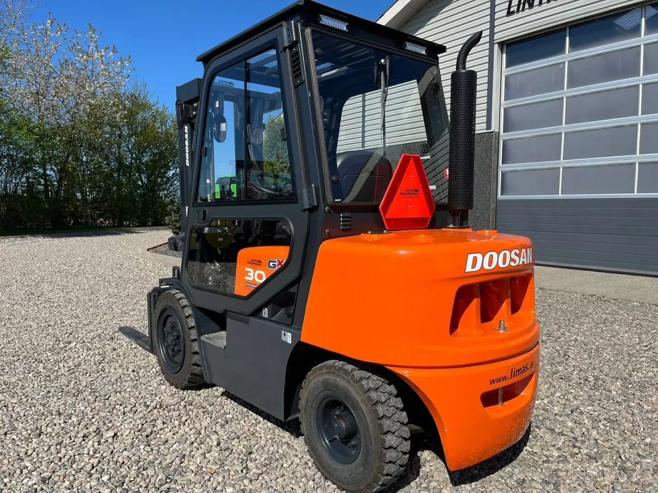 Billede 3 - Doosan D30 G med kabine og KUN 57 TIMER FRA NY, MED TIME GARENTI