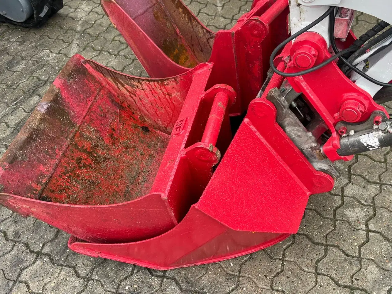 Billede 4 - Takeuchi TB225 Hydraulisk Tiltfæste, centralsmørring +3 skovle