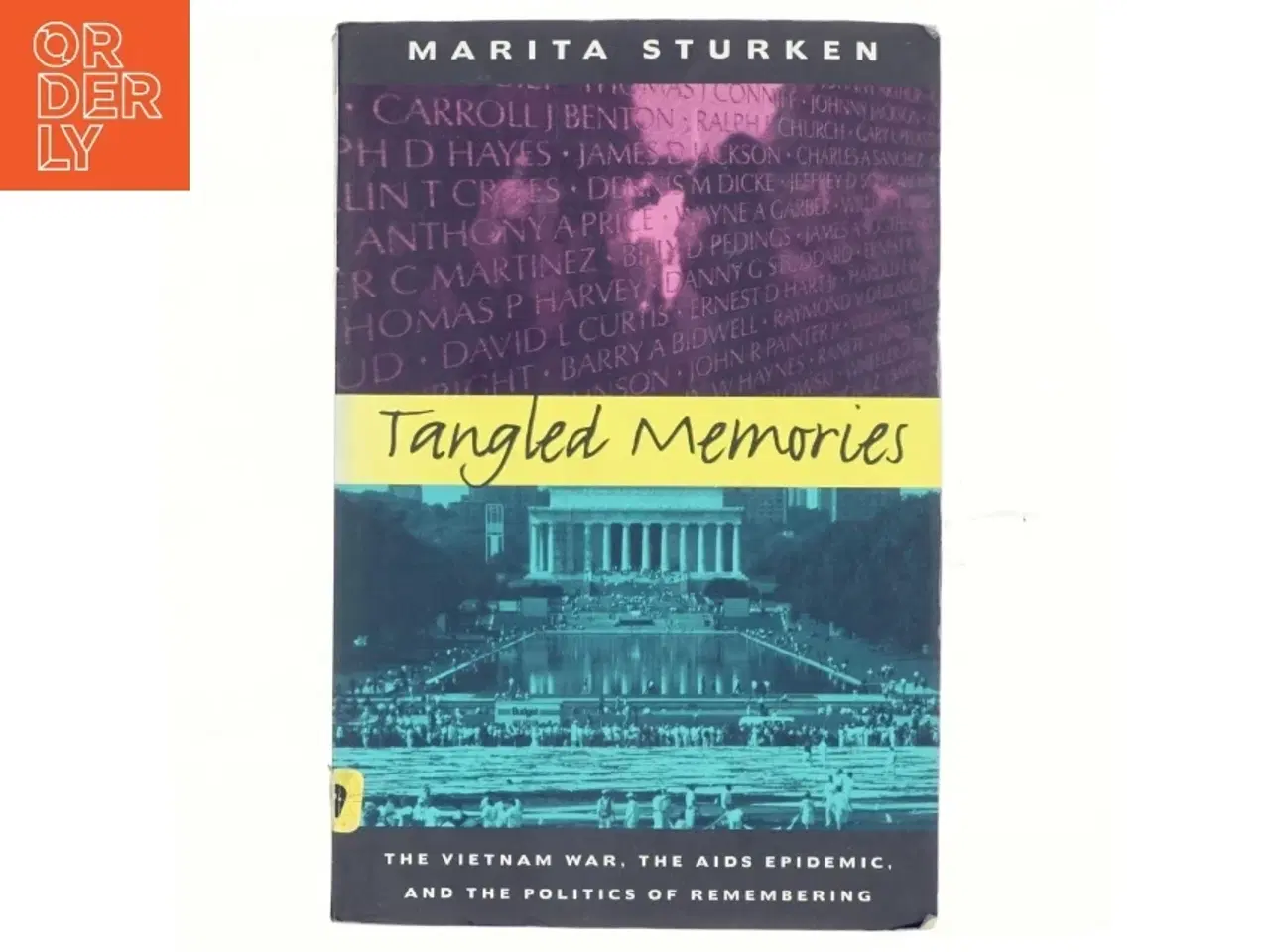 Billede 1 - Tangled memories : the Vietnam War, the AIDS epidemic, and the politics of remembering af Marita Sturken (1957-) (Bog)