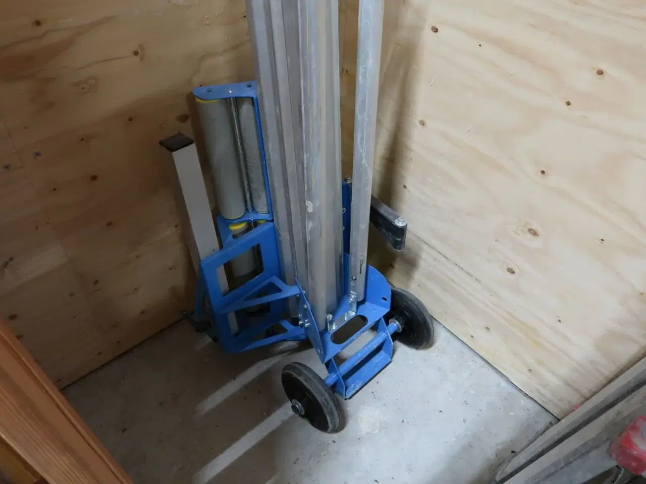 Billede 2 - Arbejdsbord med kabelafruller LINDAB