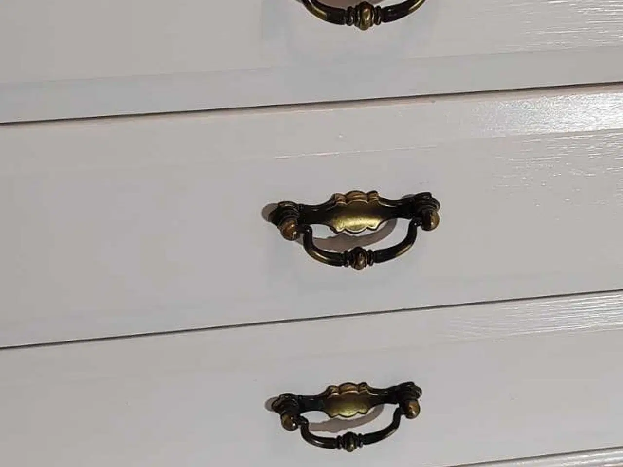 Billede 9 - Ny malet vitrineskab 