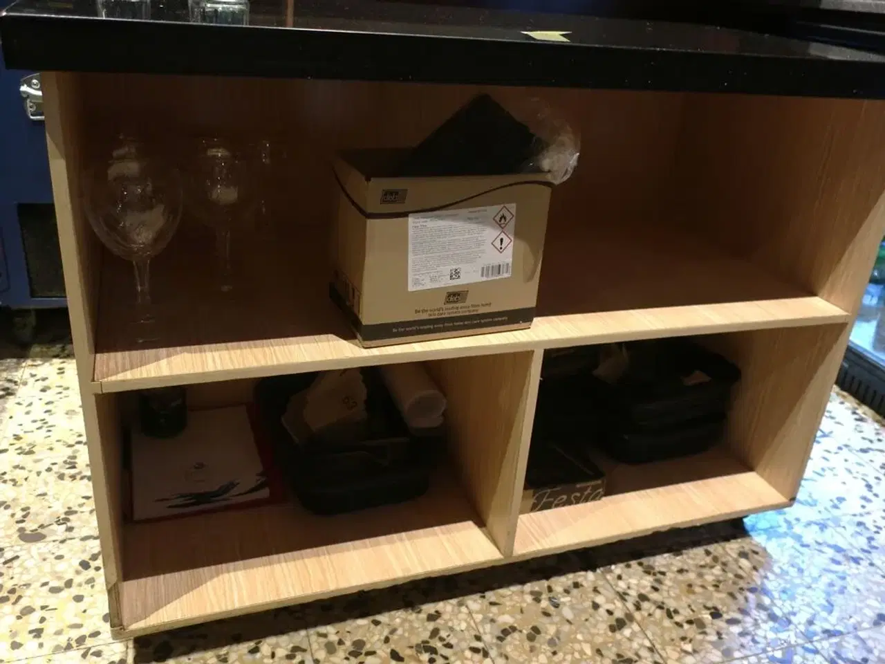 Billede 2 - Buffetbord fra baren