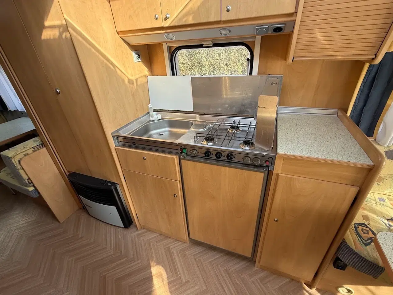 Billede 11 - Familievogn med køjer, fortelt og cykelholdere