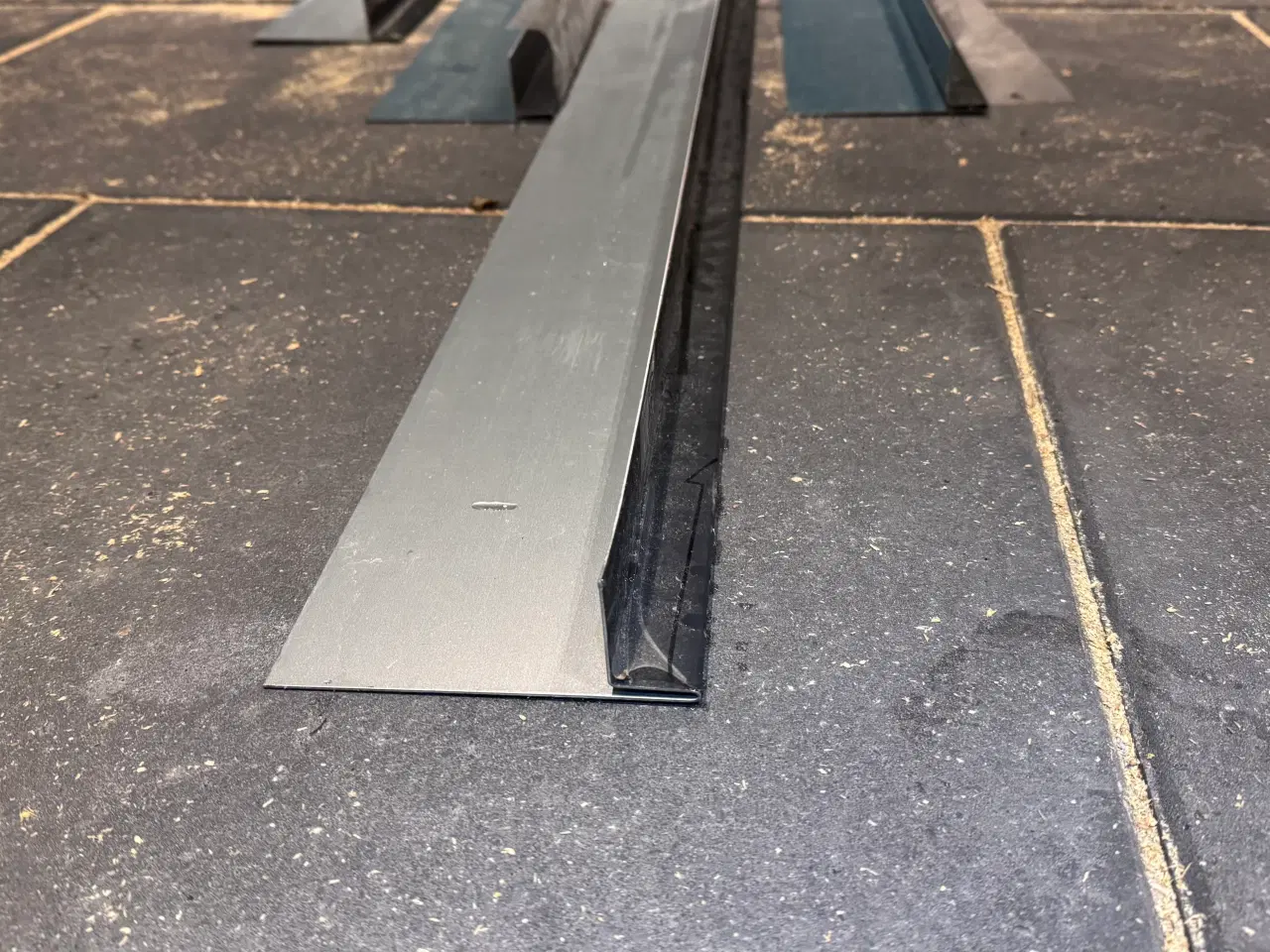 Billede 5 - Isolering, alu profiler, skruer