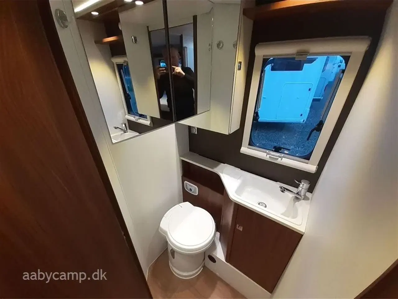 Billede 16 - 2017 - Adria Matrix Axess 670 SL   solcelle.batteri.markise.hæve/sænke cykelstativ på el.5 selepladser.helårsdæk.