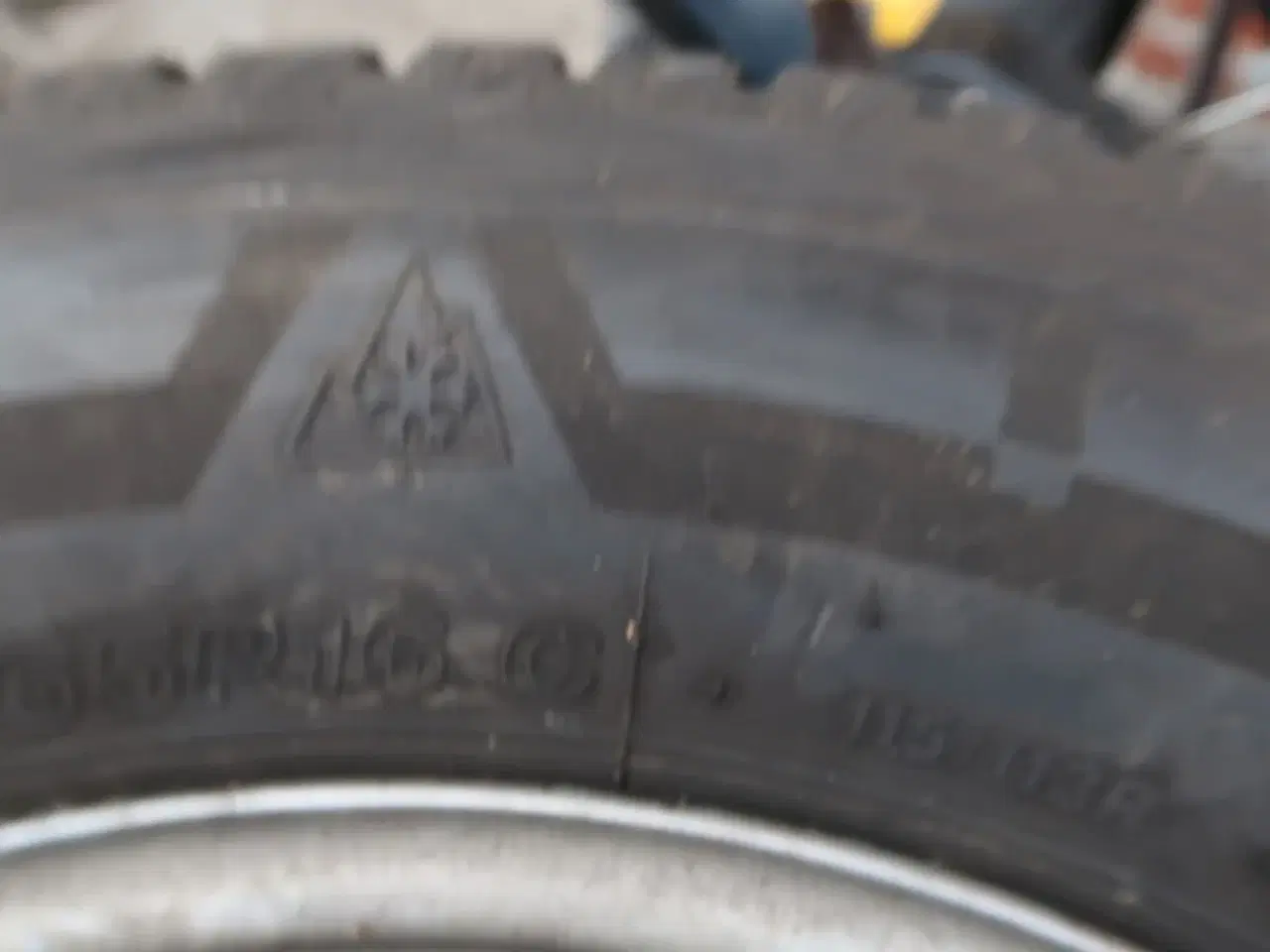 Billede 11 - Stålfælge med vinterdæk BRIDGESTONE 235/65R16 C til Mercedes Sprinter