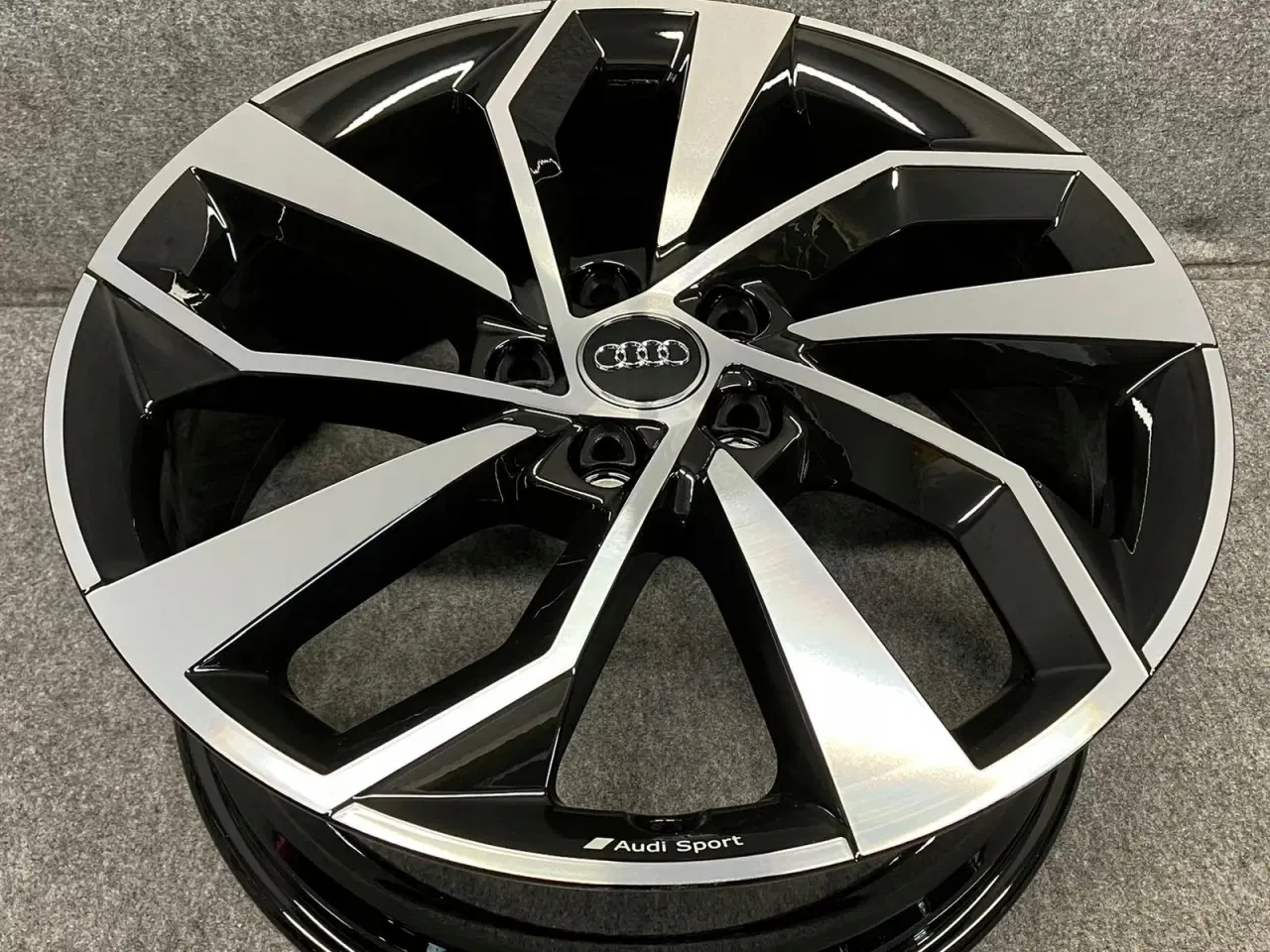 Billede 1 - ALUFÆLGE AUDI Q5 SQ5 80A 19"