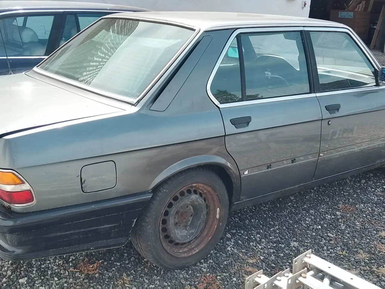 Billede 4 - BMW E28 525e 1987 projekt (uden afgift)