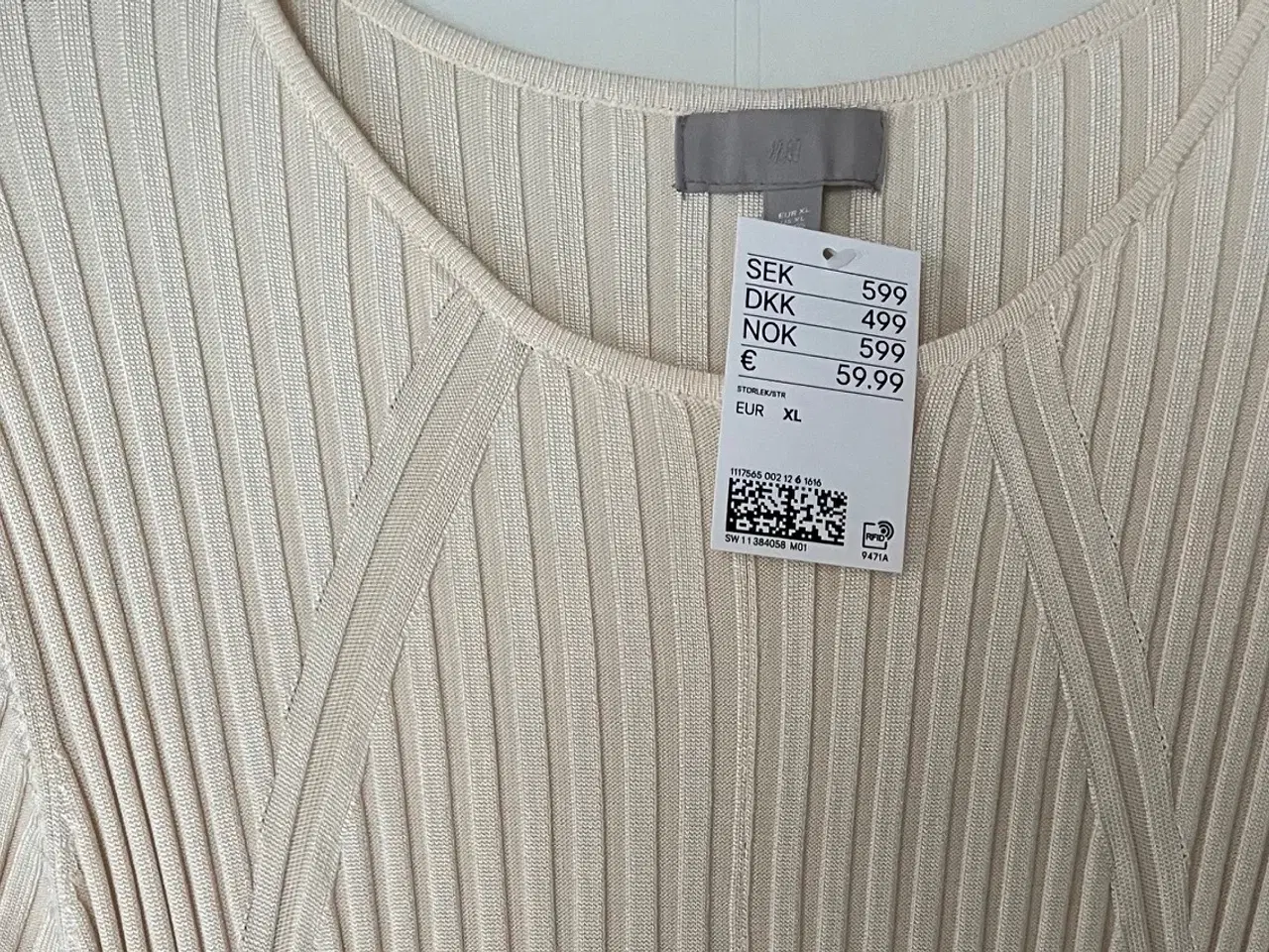 Billede 2 - Lækker strikkjole med rund hals fra H&M