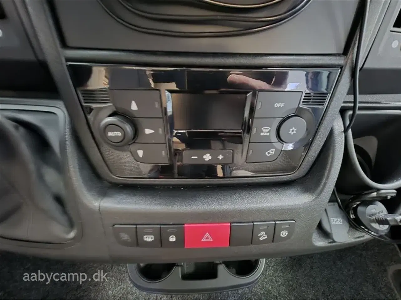 Billede 9 - 2020 - Pössl Roadcar R 640 Automatgear. 2x solceller. batteri. markise. duo-control. kompressor køleskab. undervognsbehandlet. helårsdæk. anhængertræk. soft close på bo-delsdør.